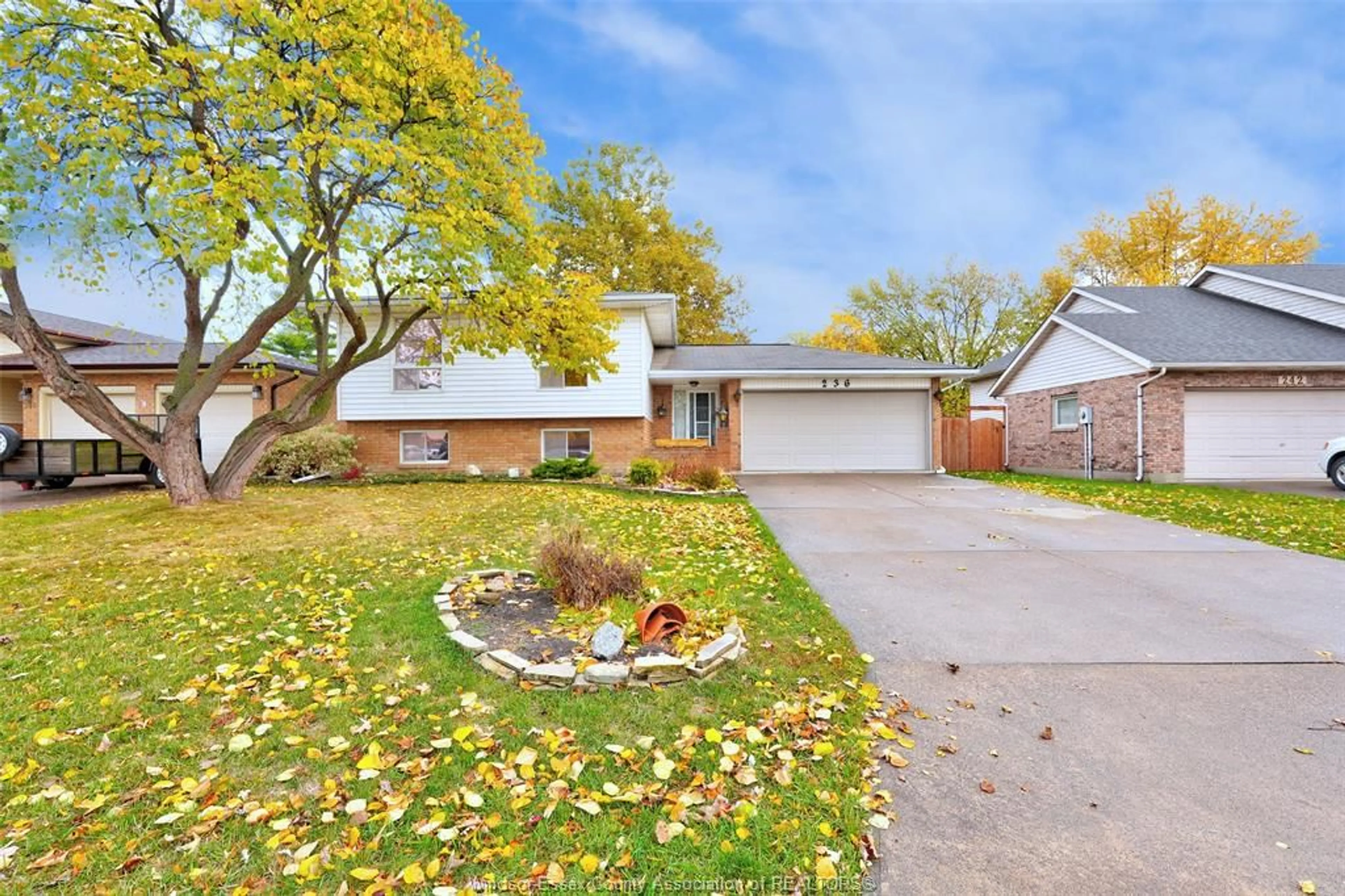 A pic from outside/outdoor area/front of a property/back of a property/a pic from drone, street for 236 SOMERVILLE St, Tecumseh Ontario N8N 4E7