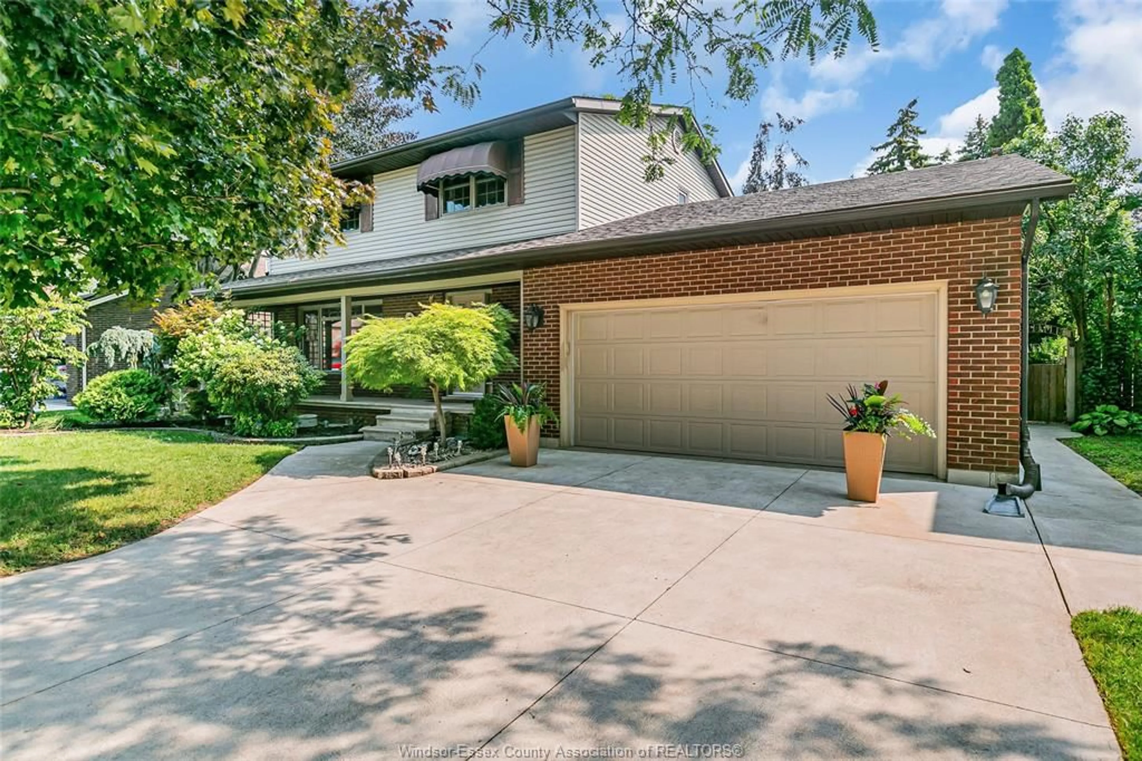 Home with brick exterior material, street for 2470 GLENWOOD AVE. Ave, Windsor Ontario N9E 2X6