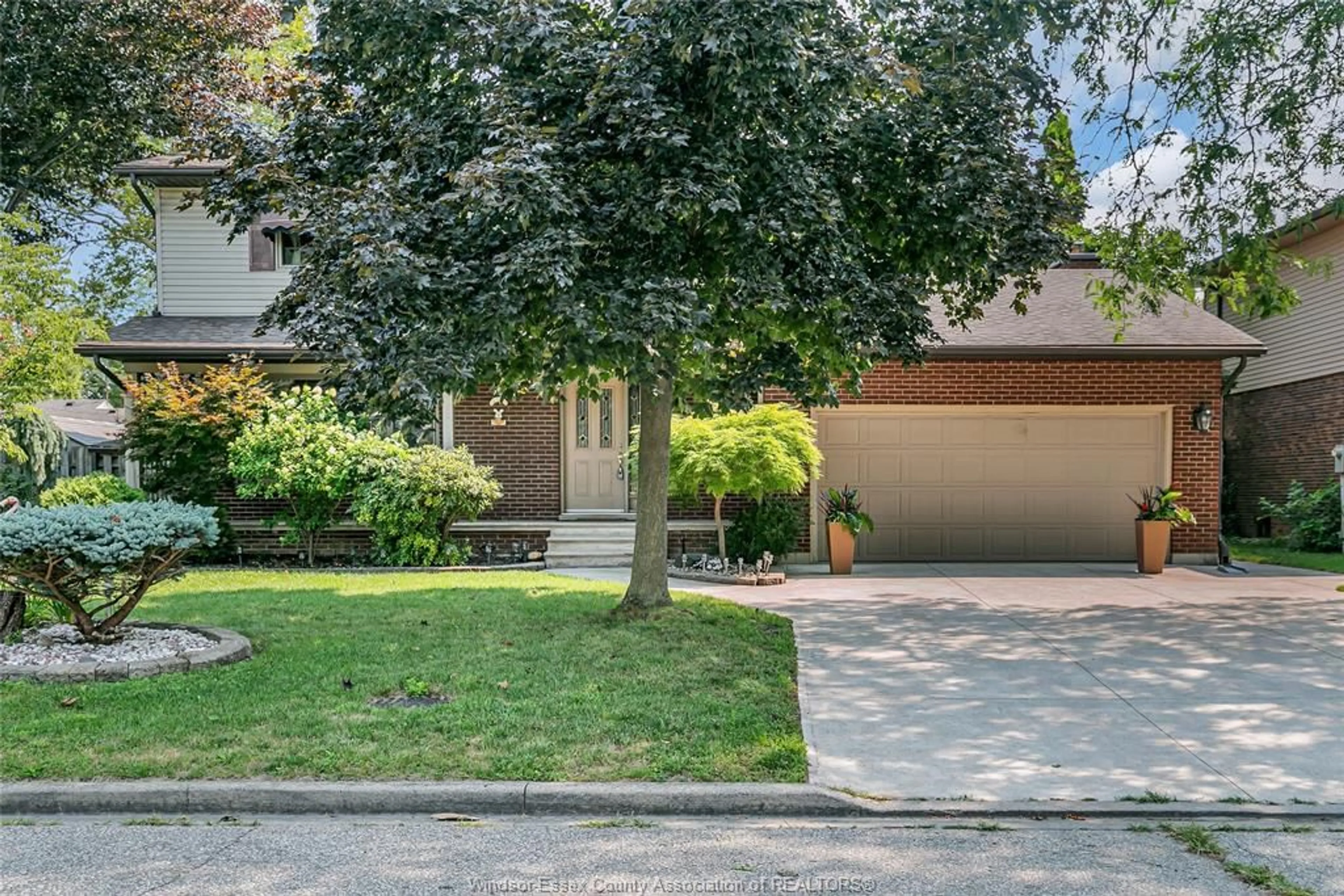 Unknown for 2470 GLENWOOD AVE. Ave, Windsor Ontario N9E 2X6