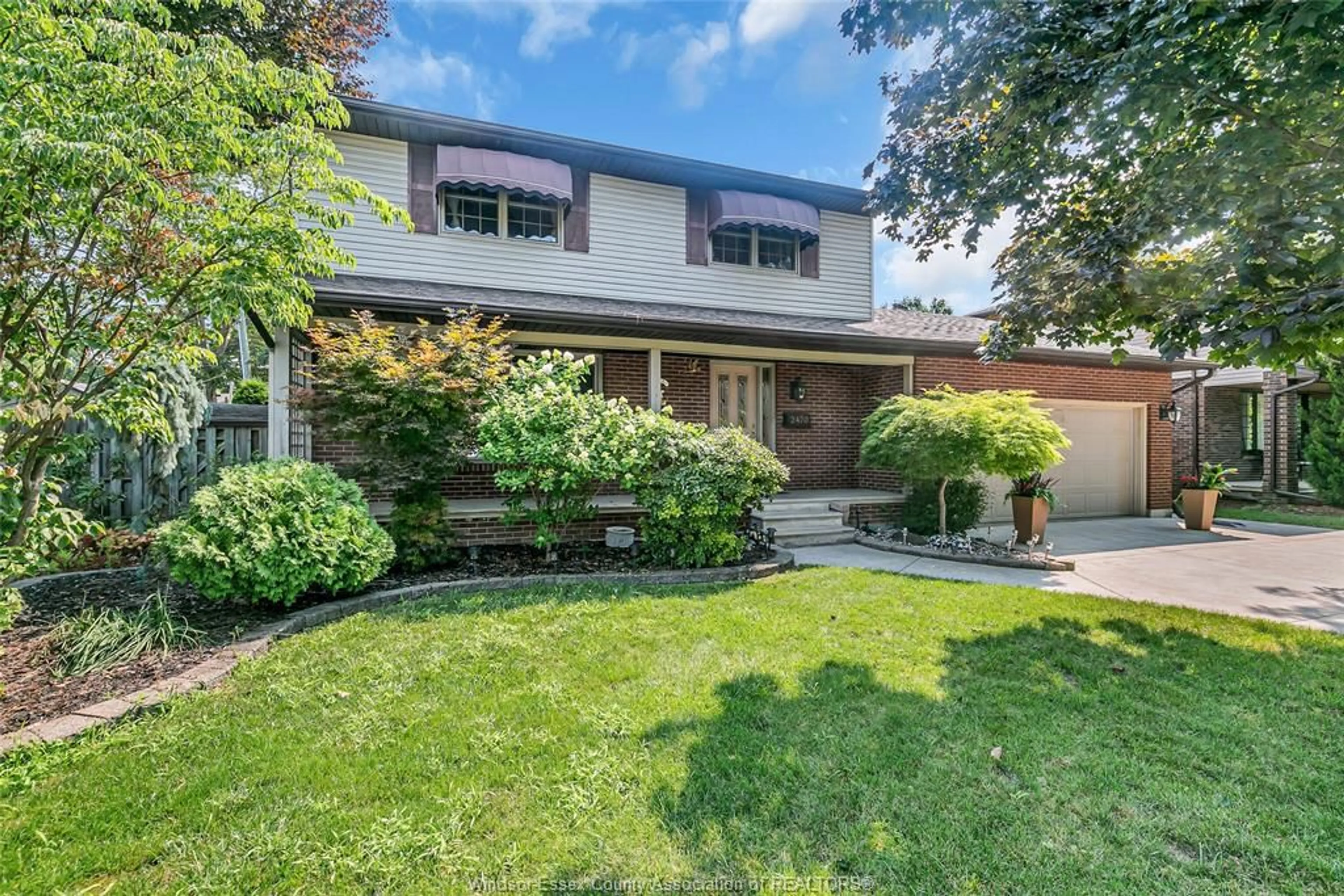 Home with brick exterior material, street for 2470 GLENWOOD AVE. Ave, Windsor Ontario N9E 2X6