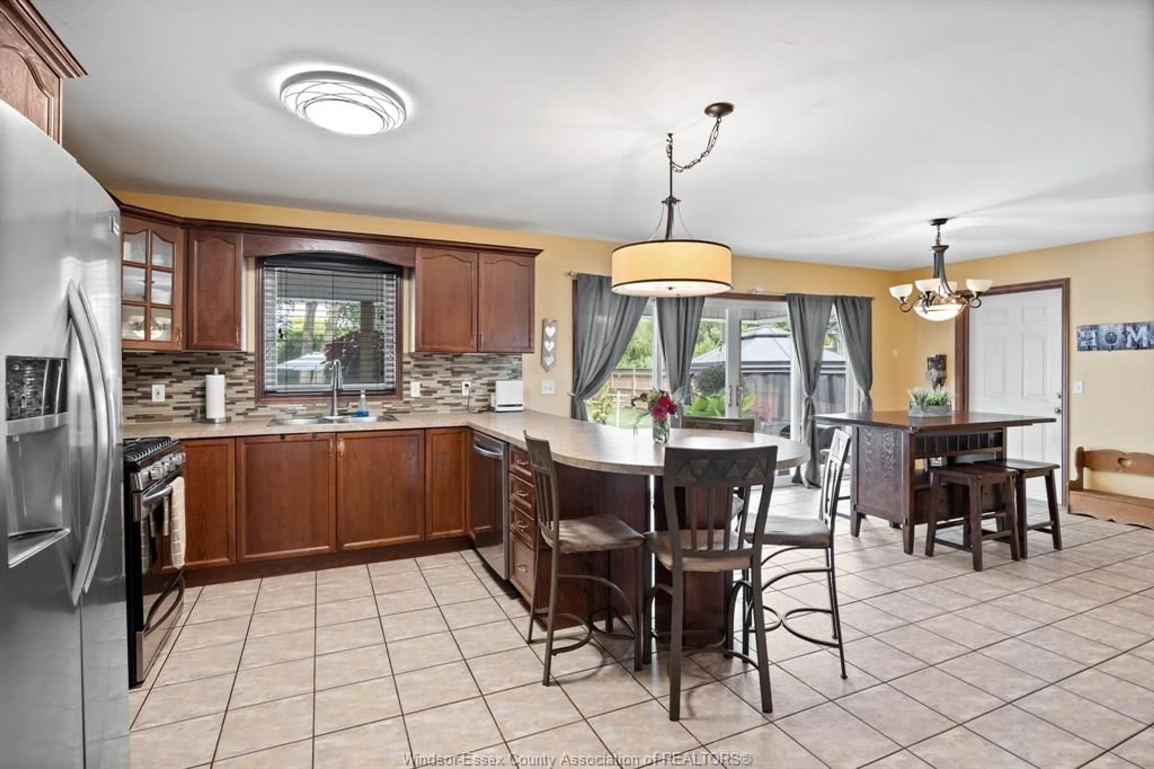 Open concept kitchen, ceramic/tile floor for 68 WILLOW BEACH Rd, Amherstburg Ontario N9V 2Y8