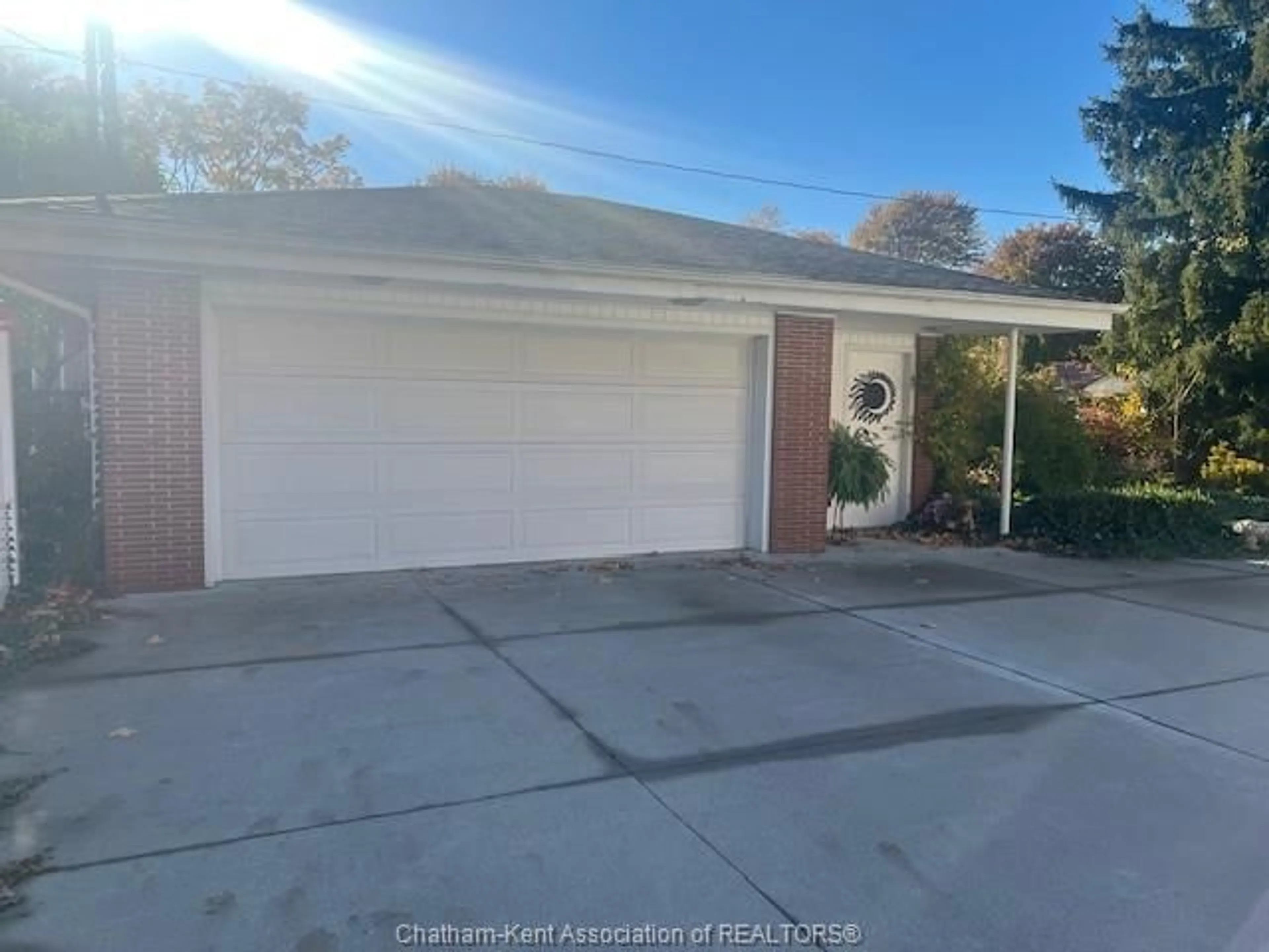 Indoor garage for 320 Victoria Ave, Chatham Ontario N7L 2A9