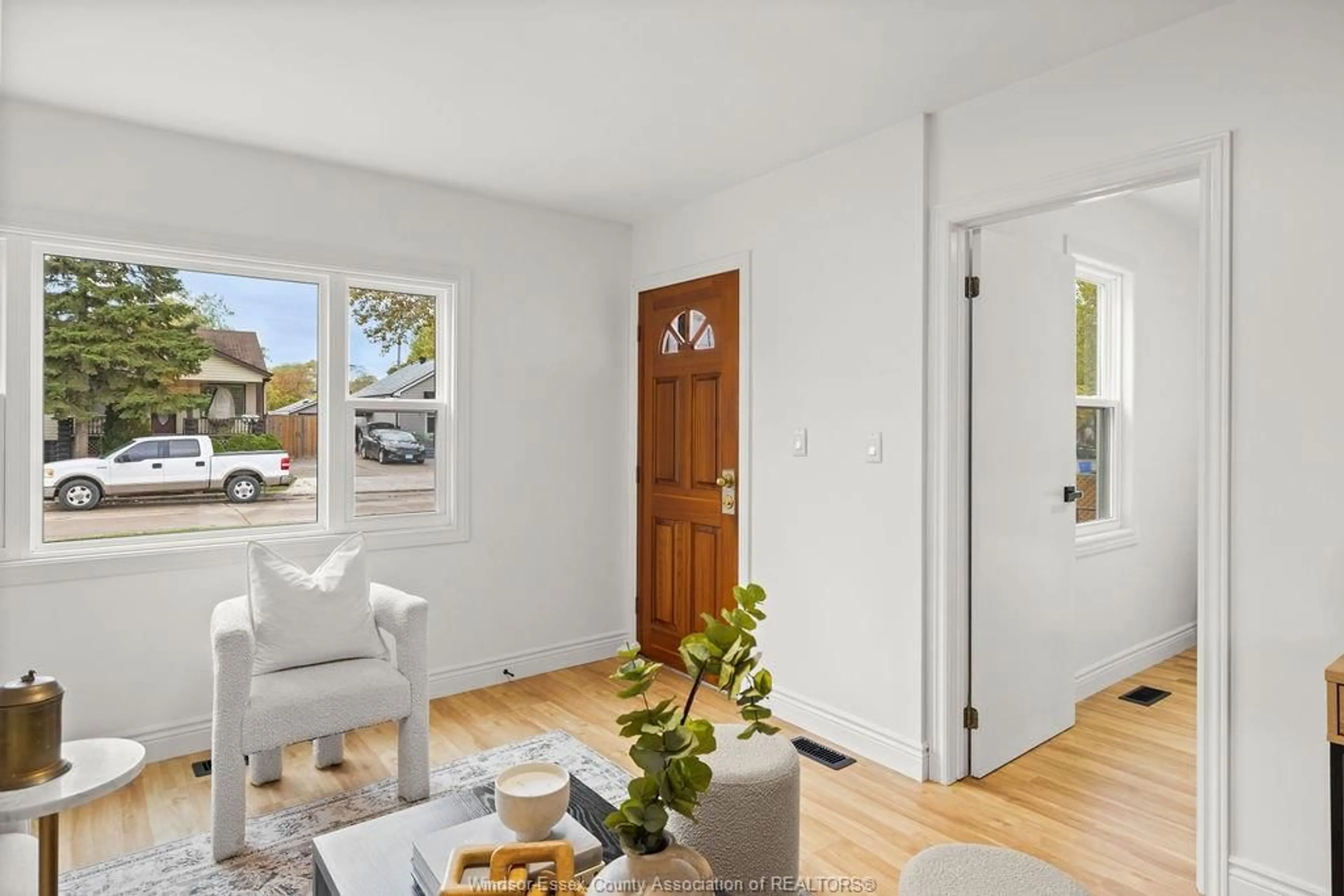 Indoor entryway for 1188 GLIDDEN Ave, Windsor Ontario N8S 2P3