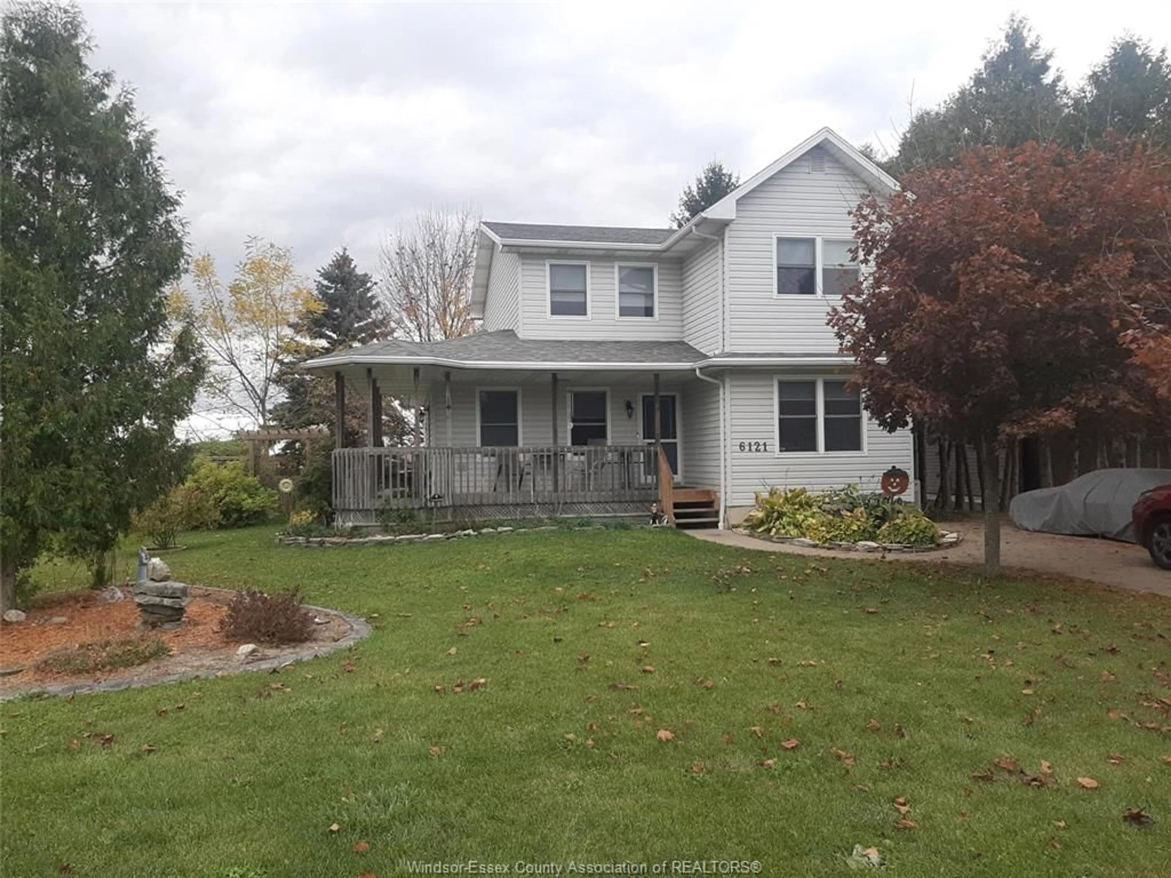 Home with vinyl exterior material, unknown for 6121 TAYLOR Ave, Lakeshore Ontario N0P 1J0