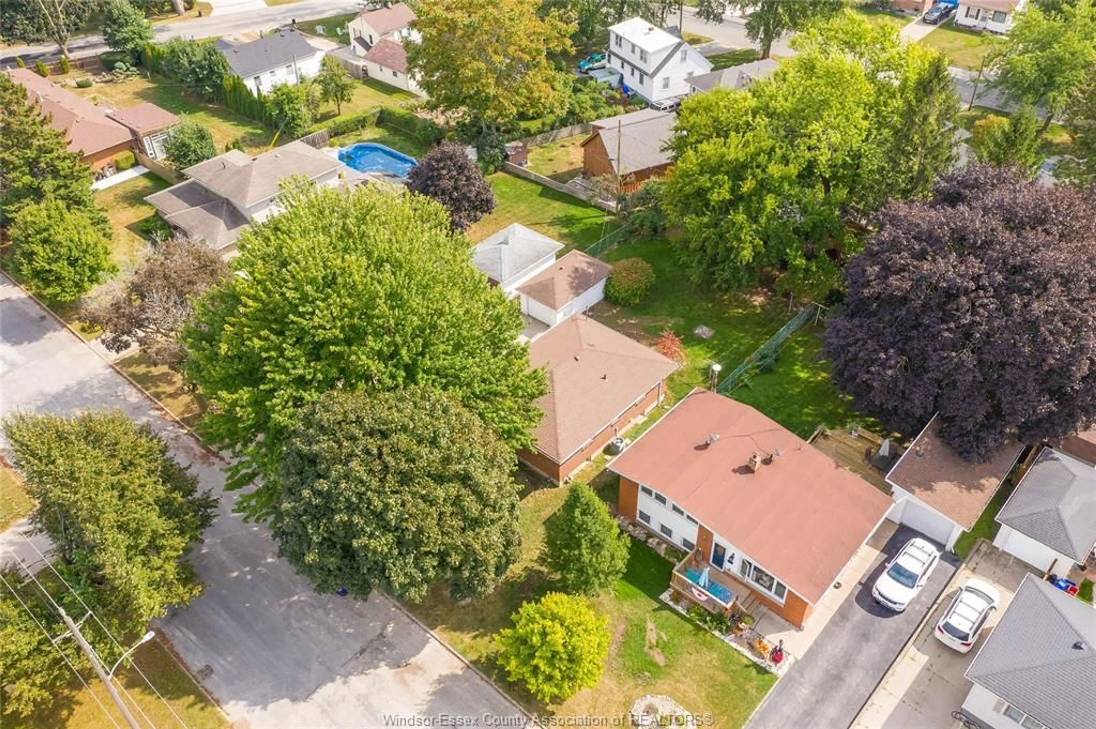 A pic from outside/outdoor area/front of a property/back of a property/a pic from drone, street for 38 NANCY, Leamington Ontario N8H 1K4