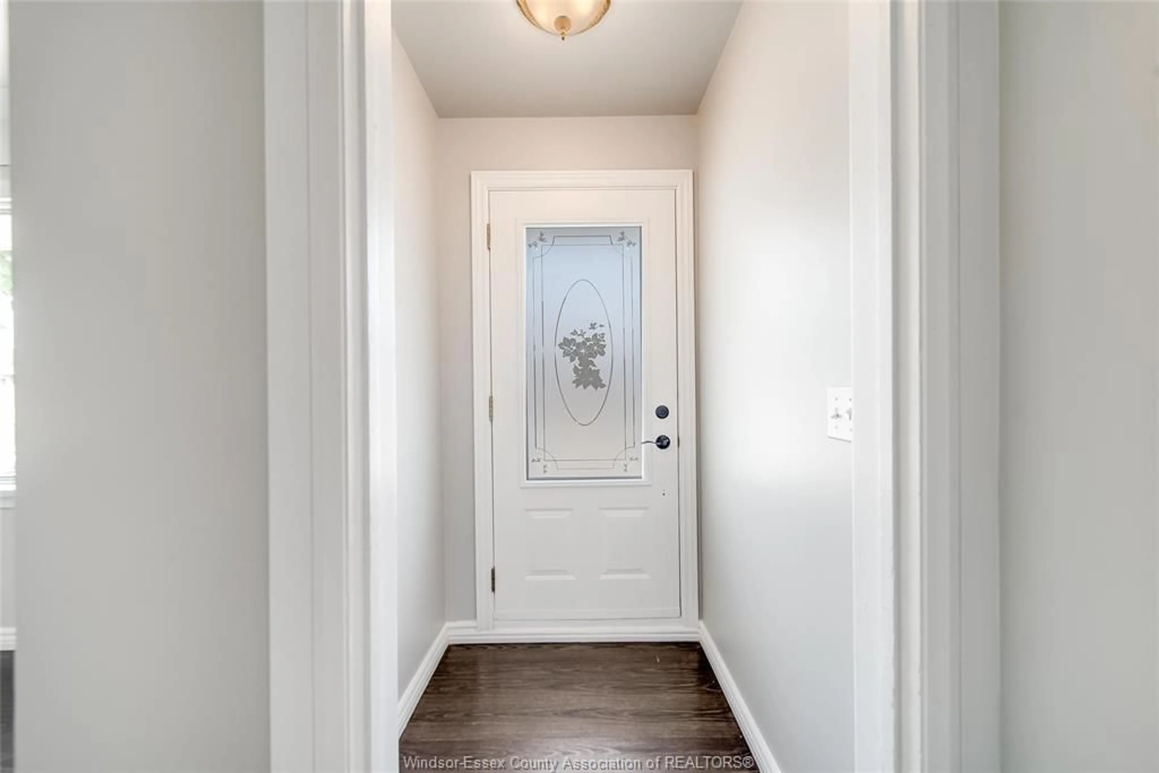 Indoor entryway for 38 NANCY, Leamington Ontario N8H 1K4
