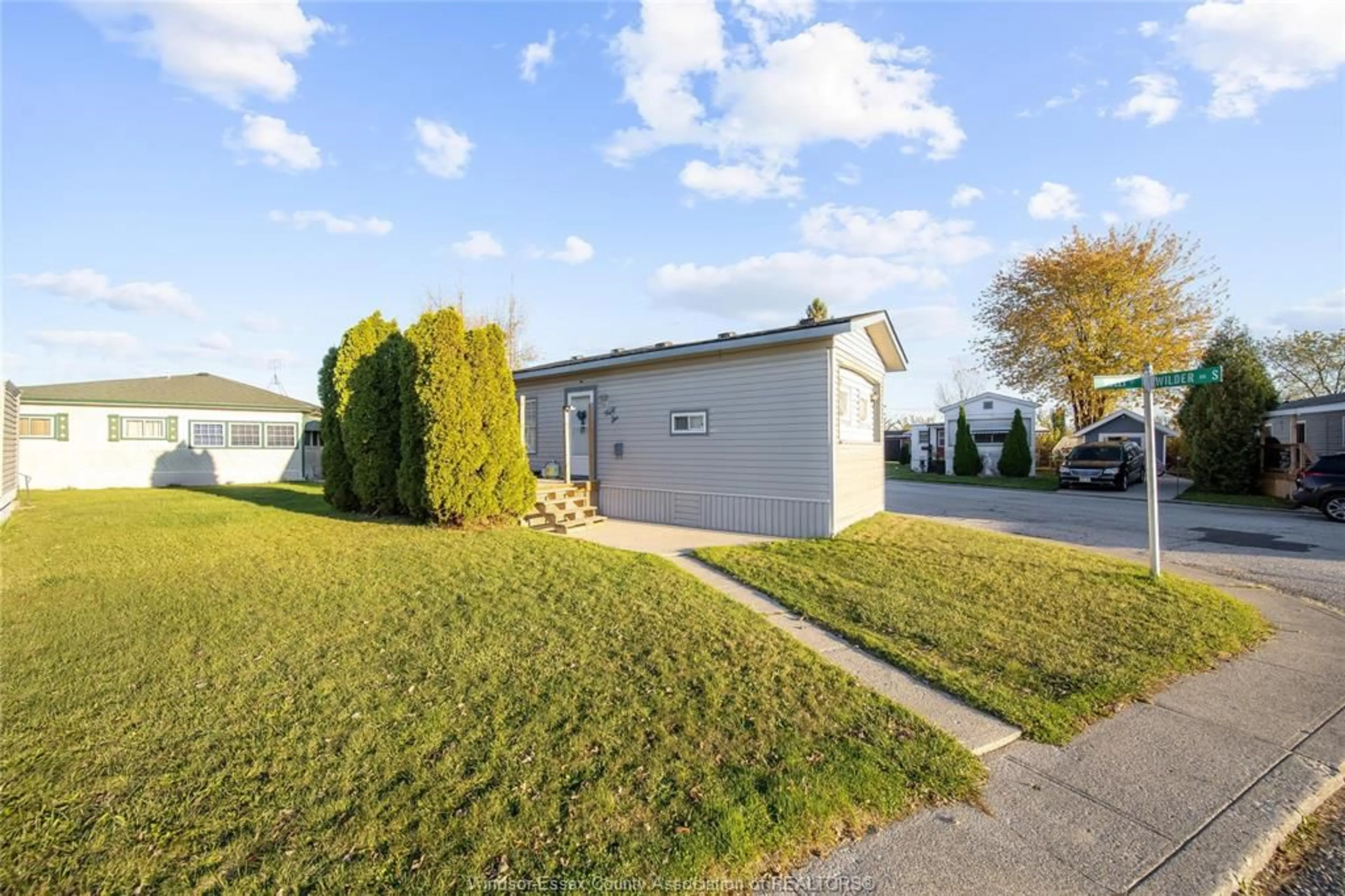 Unknown for 56 HOLLY St, Lakeshore Ontario N8N 2V1