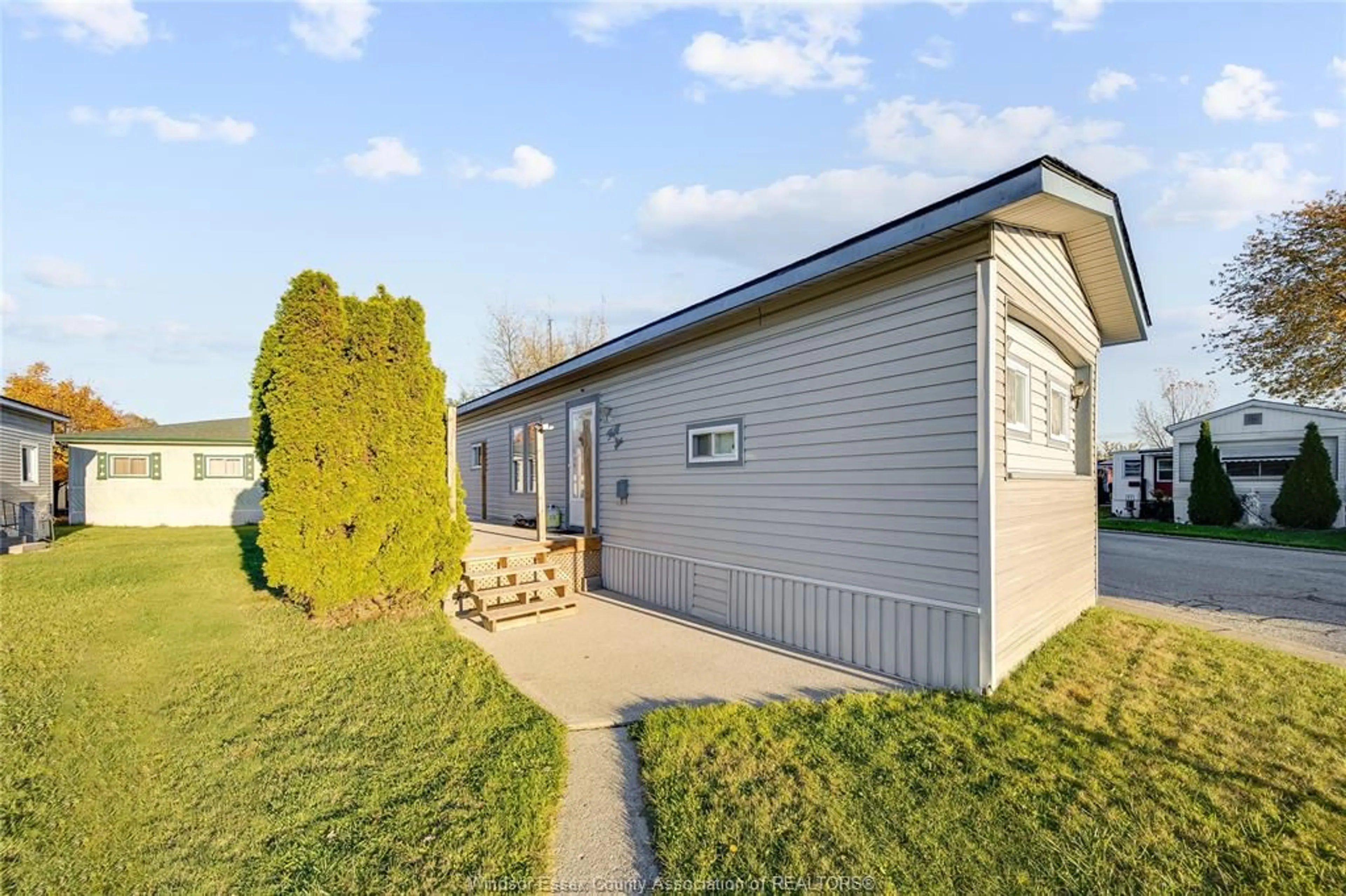 Unknown for 56 HOLLY St, Lakeshore Ontario N8N 2V1