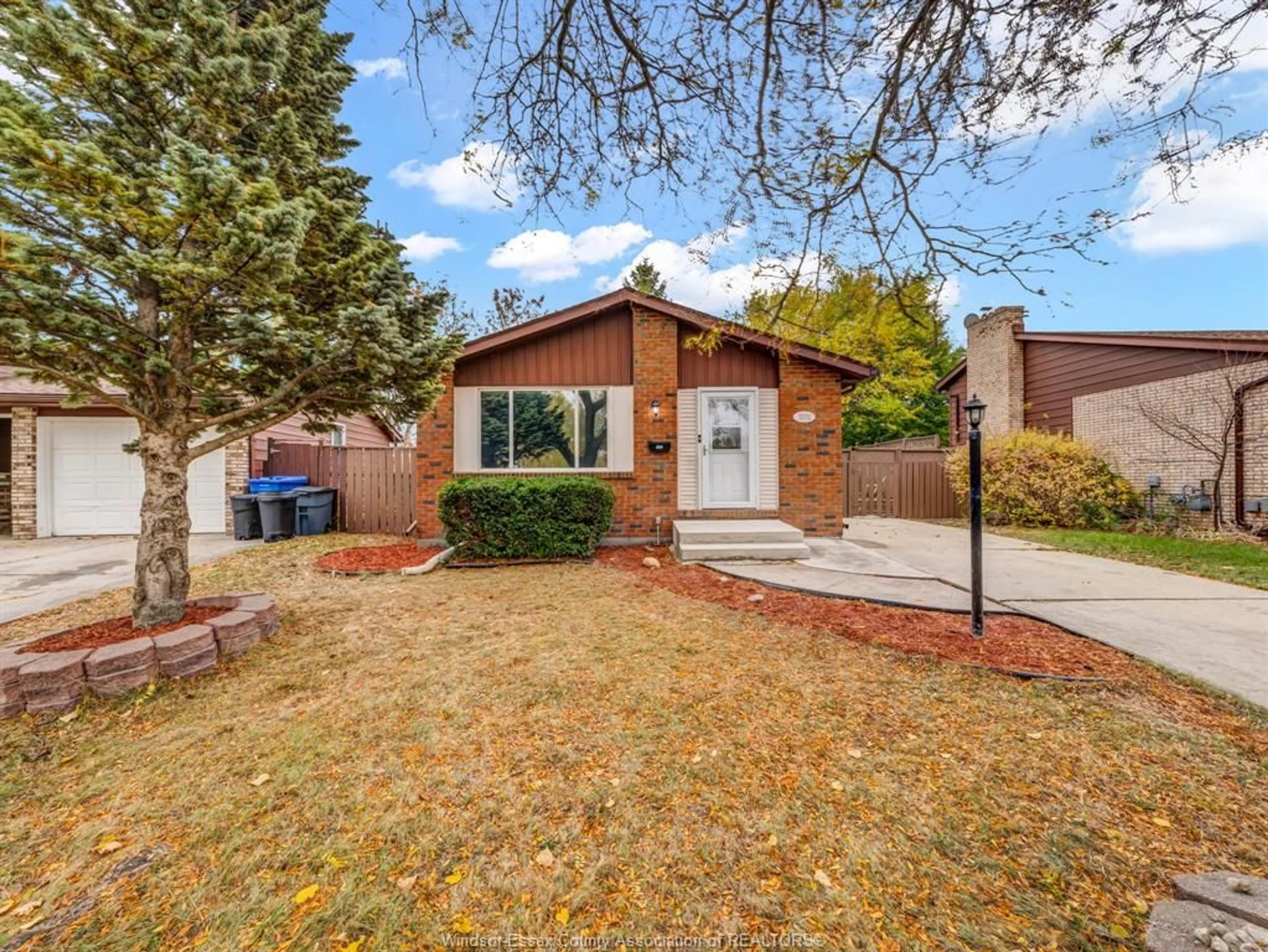 Home with brick exterior material, street for 3332 PINEVIEW Cres, Windsor Ontario N8R 2A7