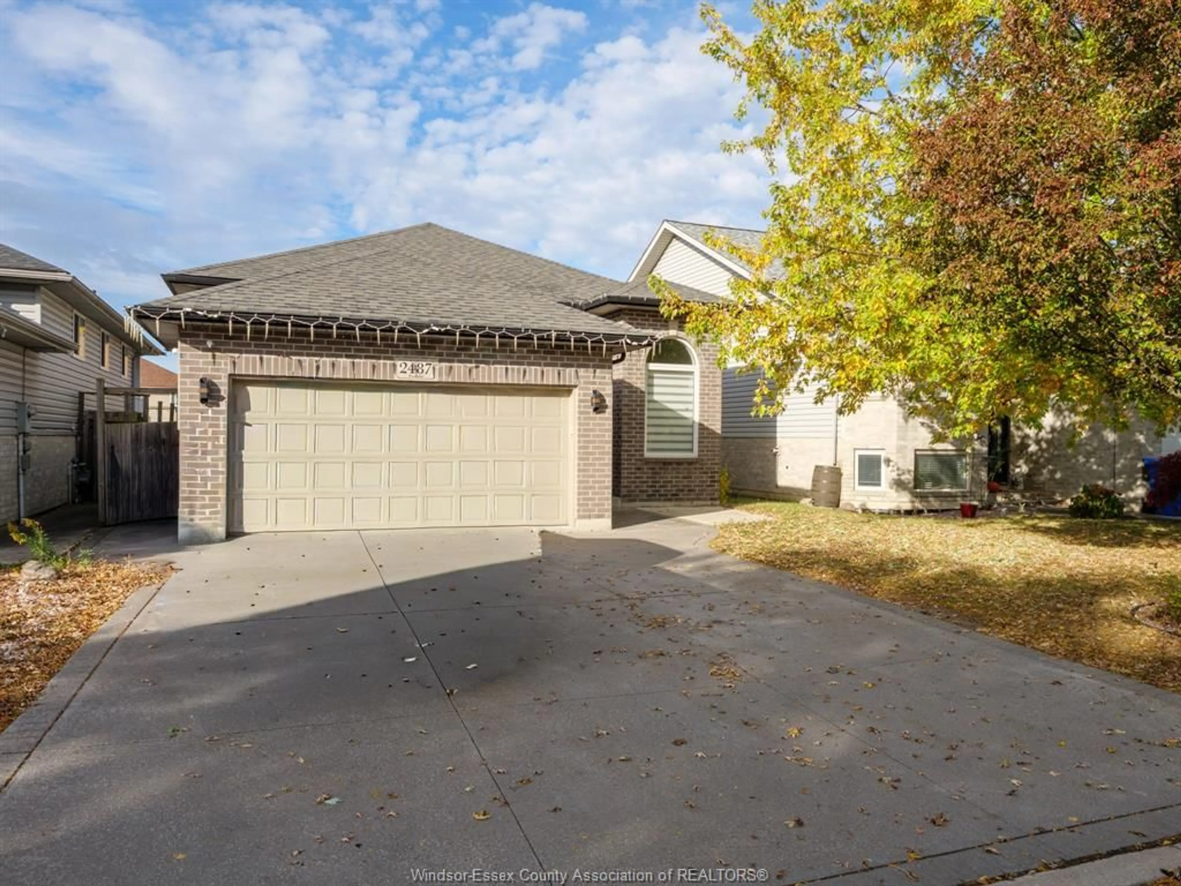 Home with vinyl exterior material, street for 2487 DUNESHILL, Windsor Ontario N8P 1V6