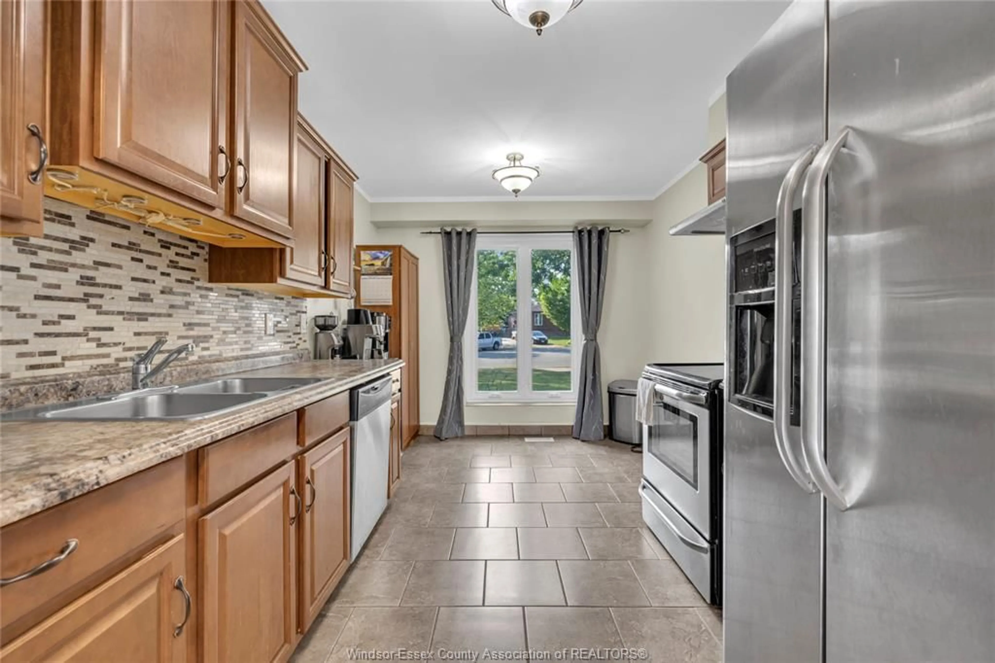 Unknown for 1365 CALVERT Crt, Windsor Ontario N8W 4Z9