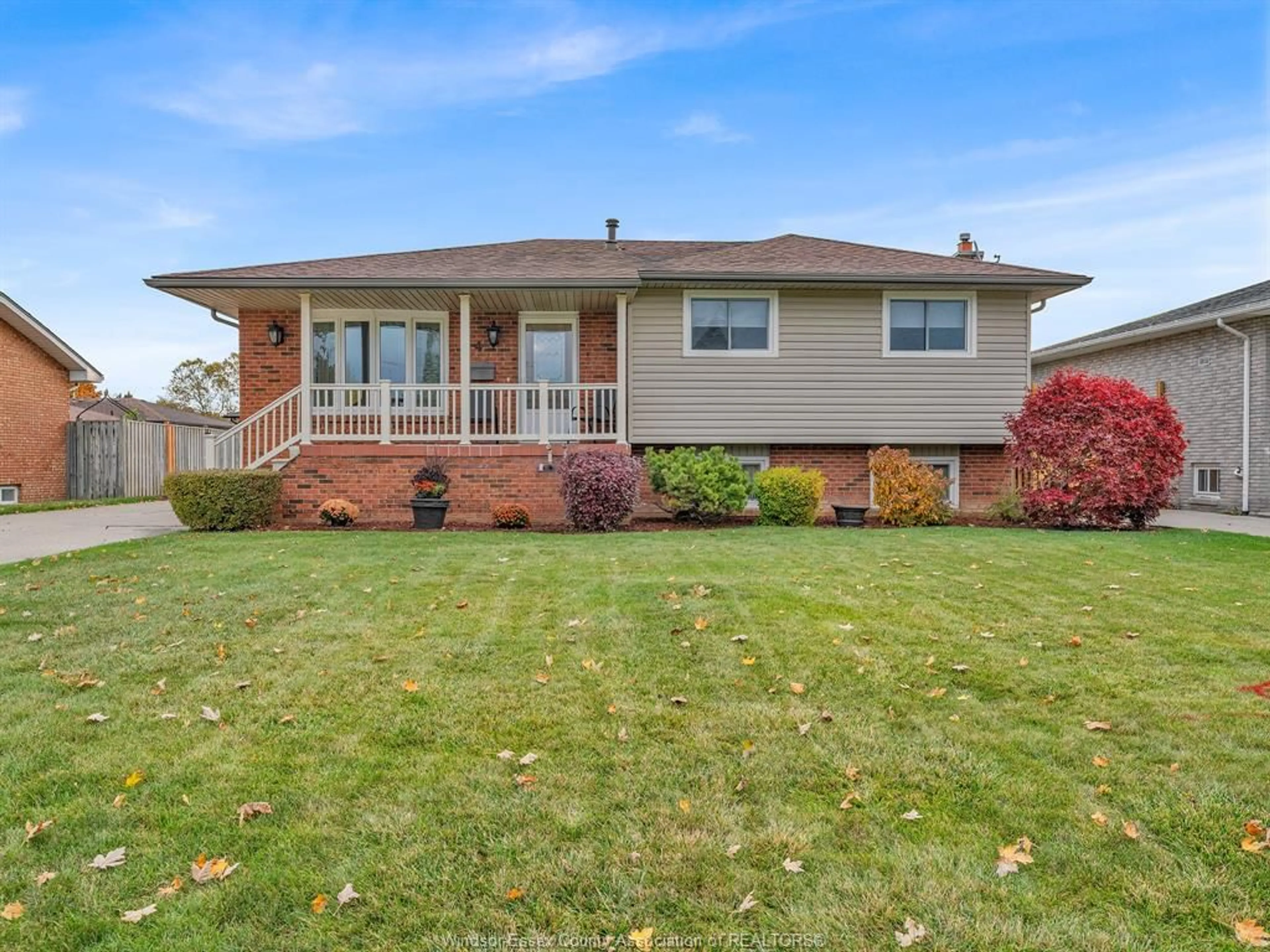 Home with vinyl exterior material, water/lake/river/ocean view for 34 STATES, Amherstburg Ontario N9V 3M2