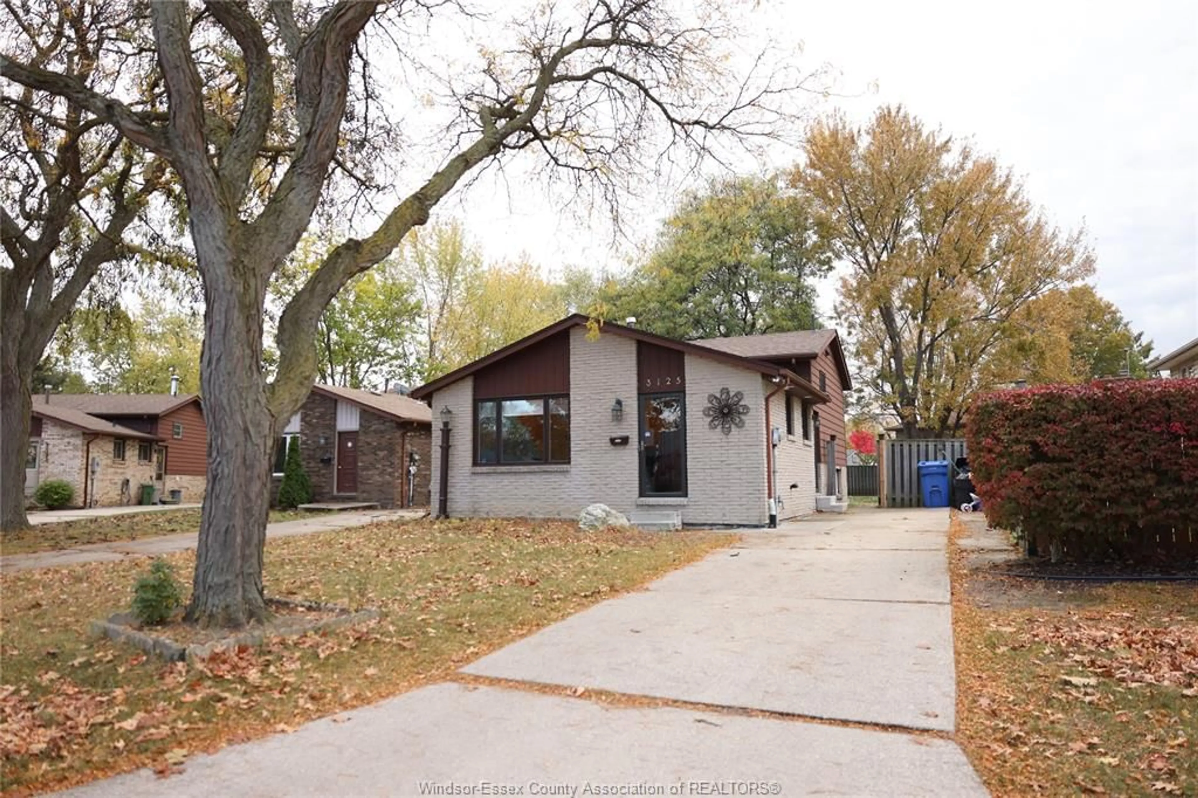 Unknown for 3125 LOCUST Crt, Windsor Ontario N8R 2B1