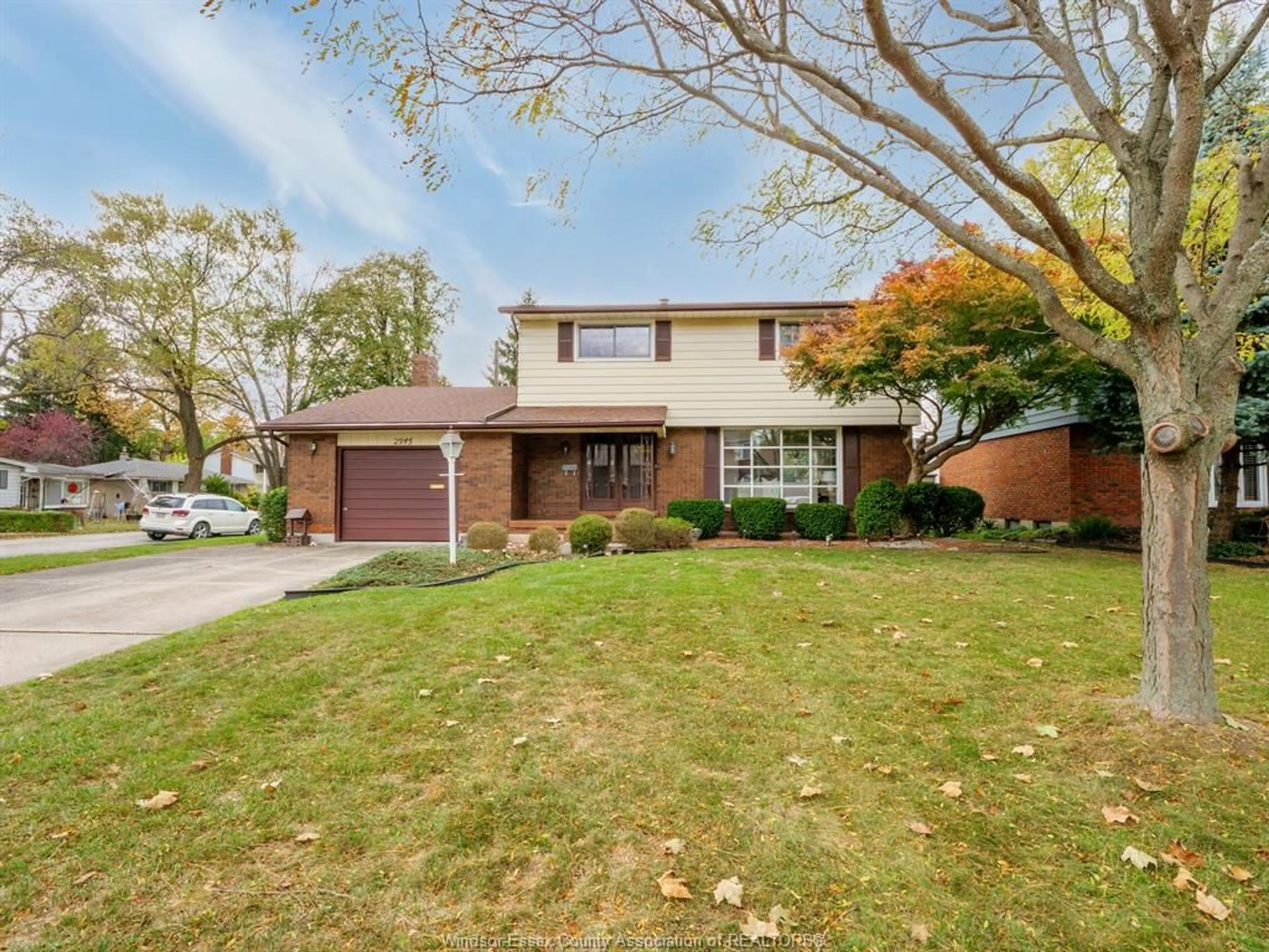 Home with brick exterior material, street for 2945 GLENWOOD Ave, Windsor Ontario N9E 2X7