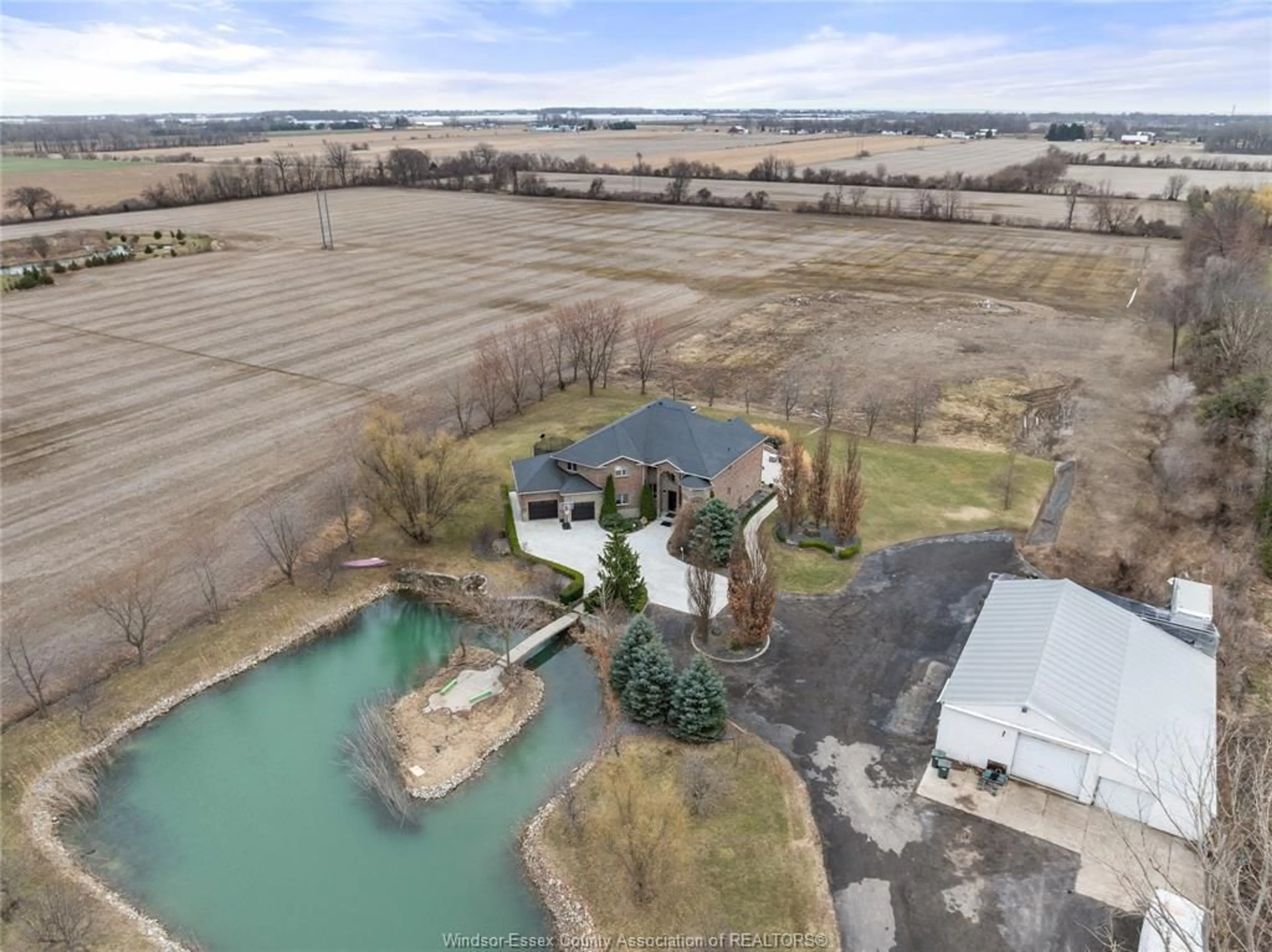A pic from outside/outdoor area/front of a property/back of a property/a pic from drone, water/lake/river/ocean view for 115 ROAD 4, Kingsville Ontario N9Y 2E5