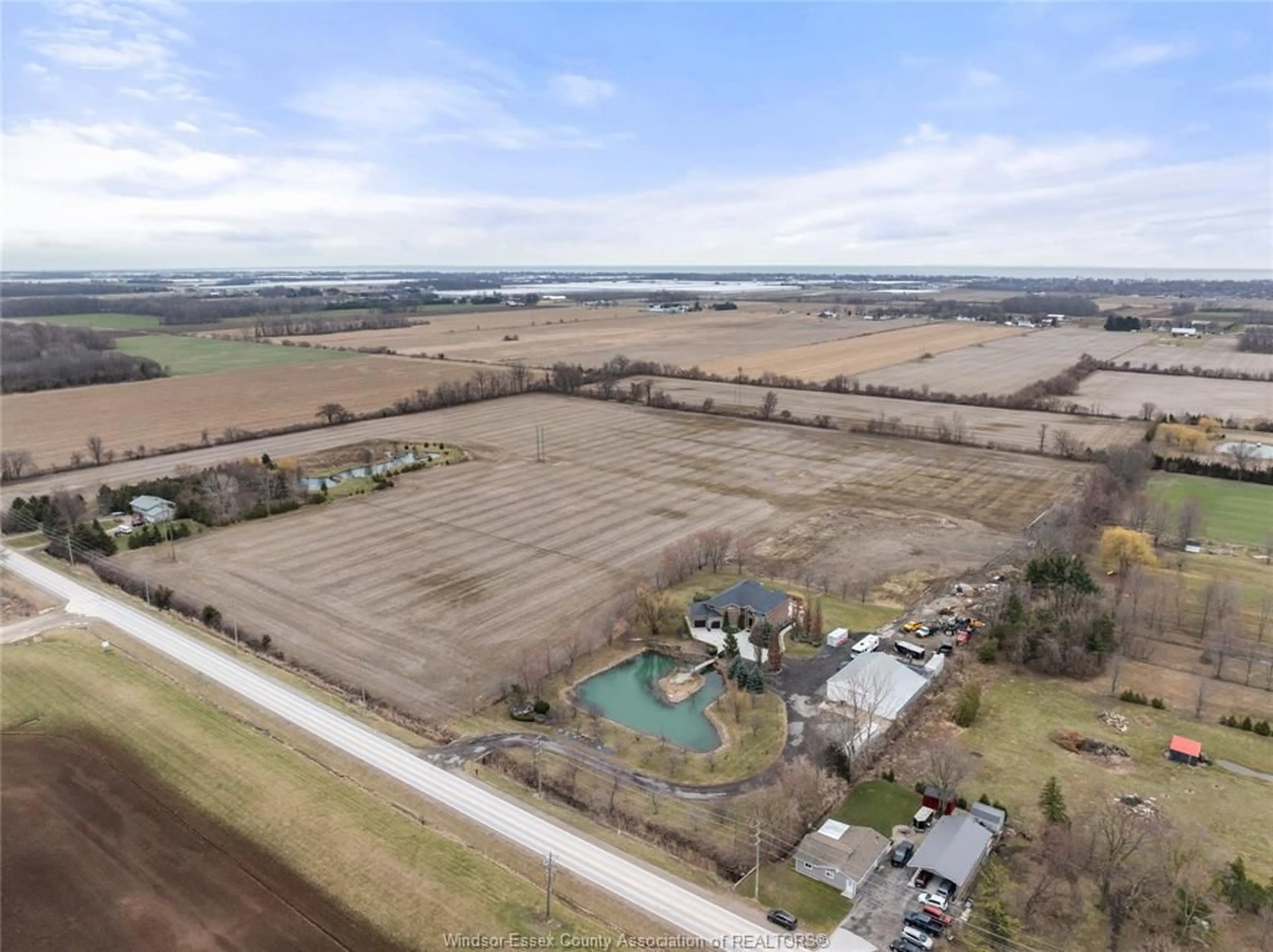 A pic from outside/outdoor area/front of a property/back of a property/a pic from drone, water/lake/river/ocean view for 115 ROAD 4, Kingsville Ontario N9Y 2E5