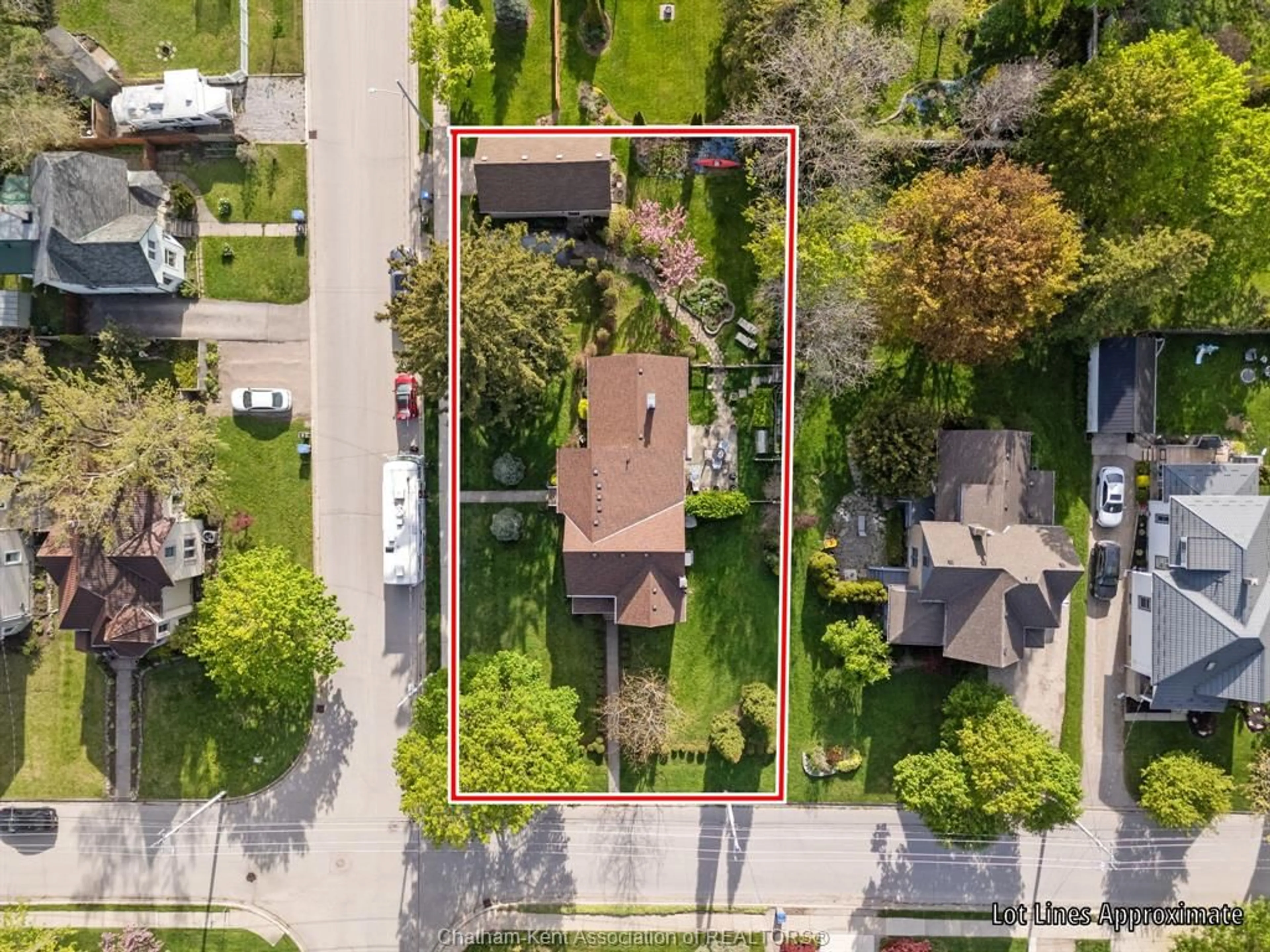 A pic from outside/outdoor area/front of a property/back of a property/a pic from drone, street for 32 St Andrew St, St. Mary's Ontario N4X 1B2