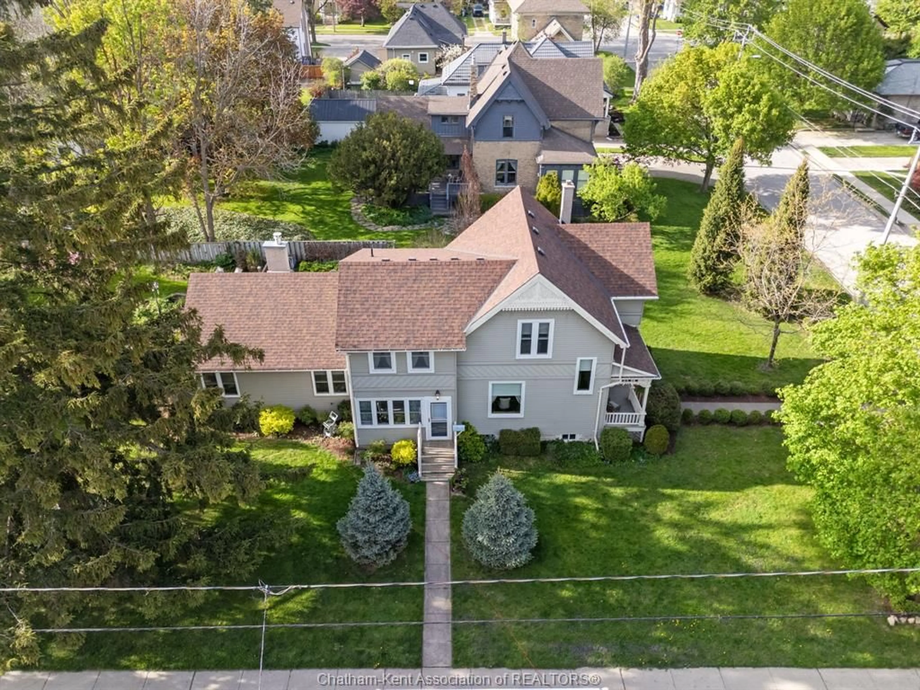 A pic from outside/outdoor area/front of a property/back of a property/a pic from drone, street for 32 St Andrew St, St. Mary's Ontario N4X 1B2