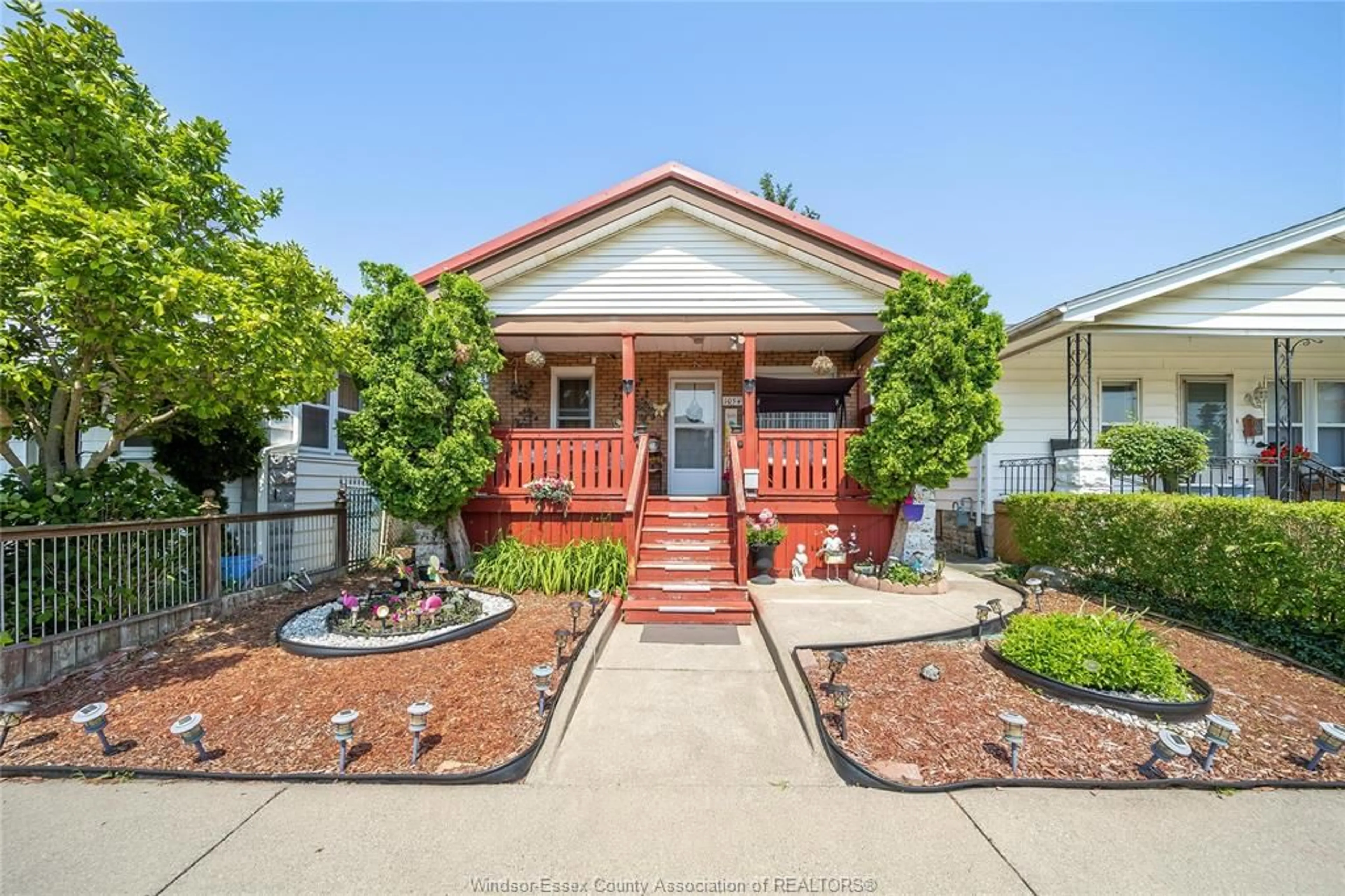 Unknown for 1054 OAK St, Windsor Ontario N9A 5G4