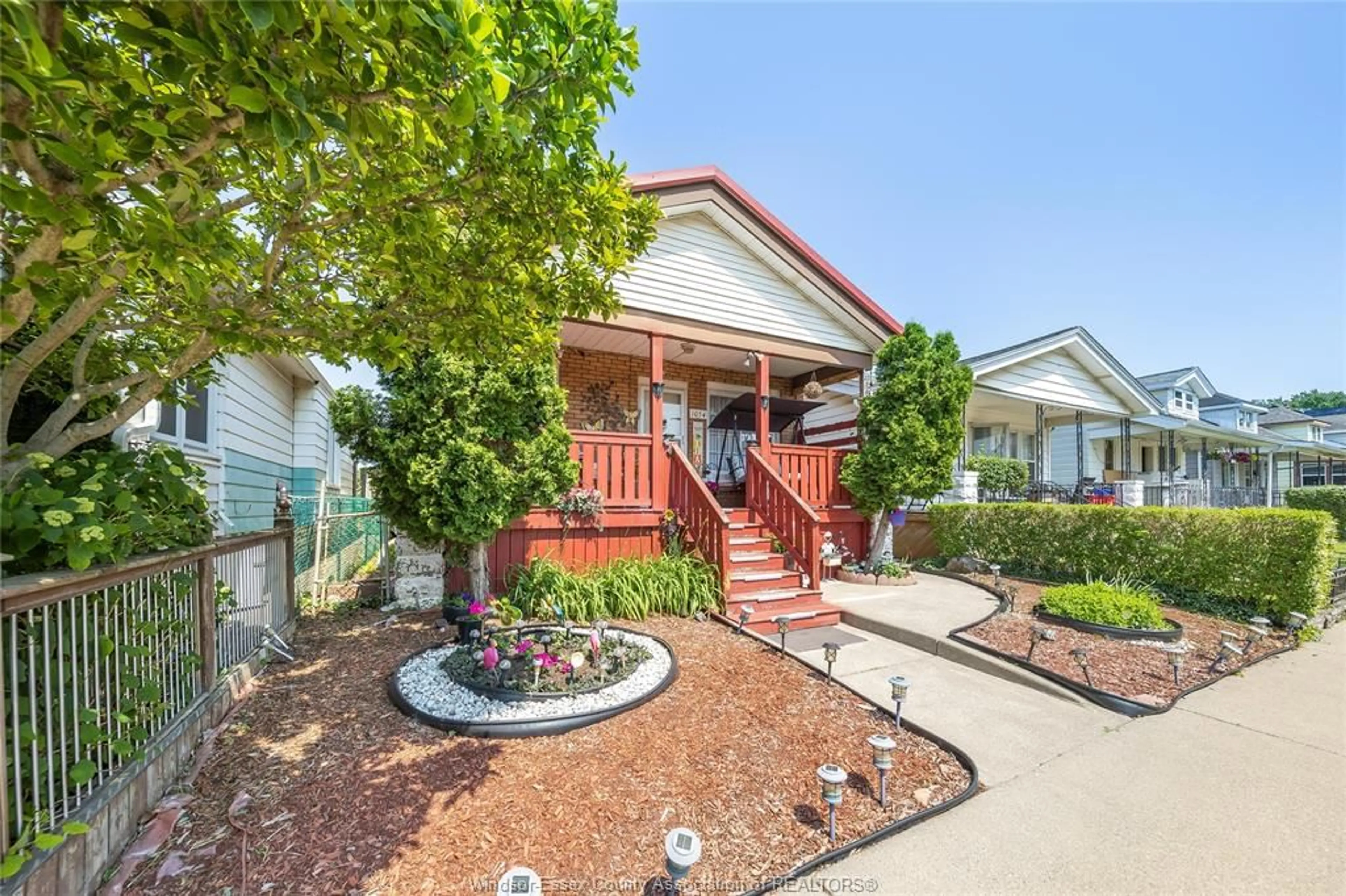 Unknown for 1054 OAK St, Windsor Ontario N9A 5G4