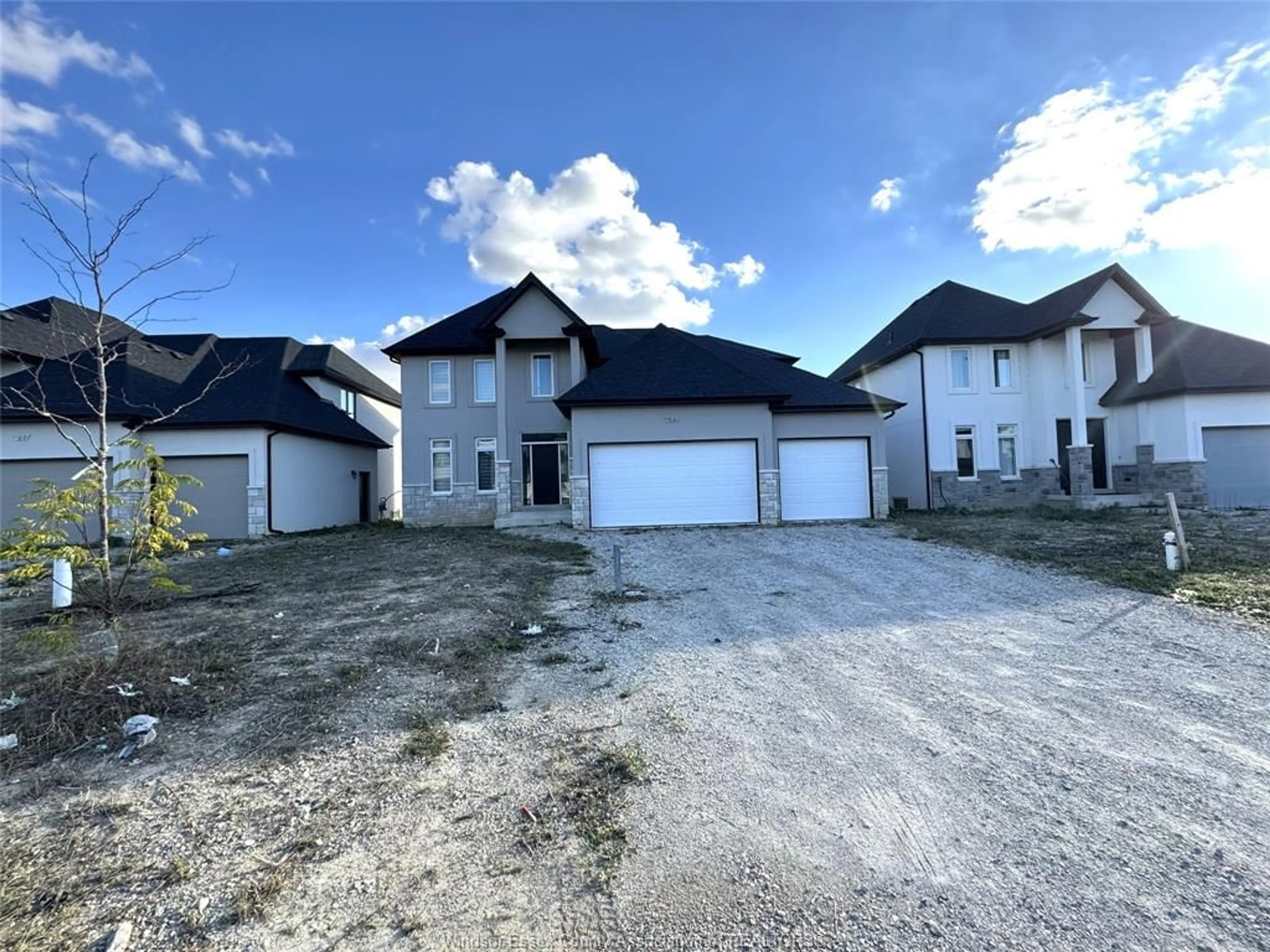 A pic from outside/outdoor area/front of a property/back of a property/a pic from drone, unknown for 219 COWAN Crt, Amherstburg Ontario N9V 0G9