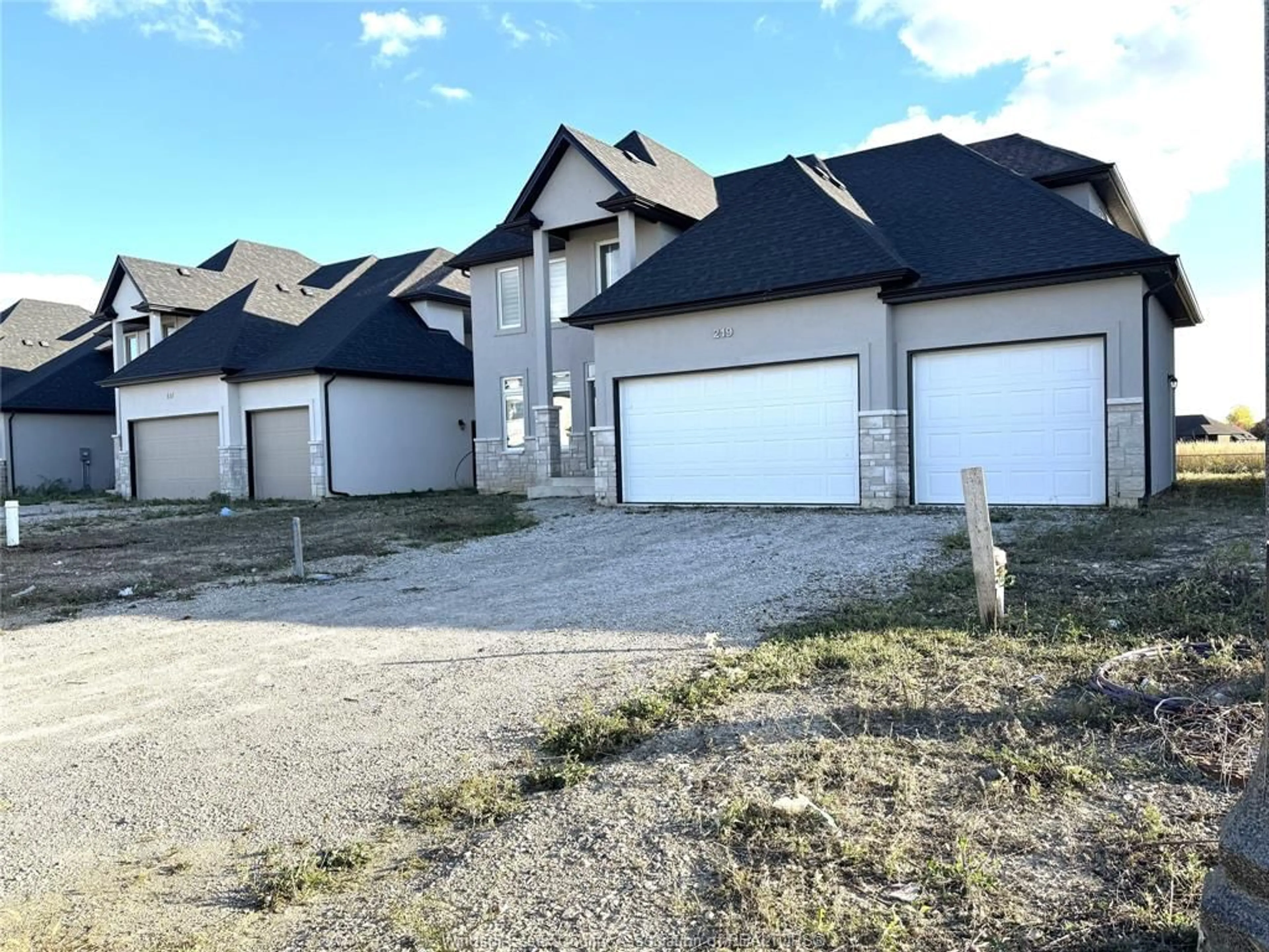 A pic from outside/outdoor area/front of a property/back of a property/a pic from drone, street for 219 COWAN Crt, Amherstburg Ontario N9V 0G9