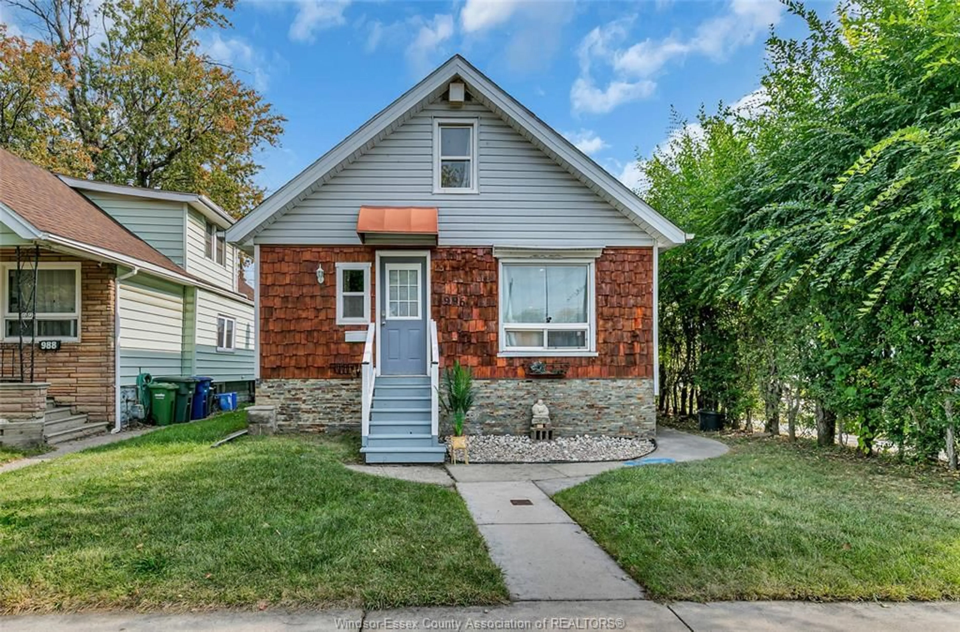 Home with brick exterior material, street for 996 OAK Ave, Windsor Ontario N9A 5G2