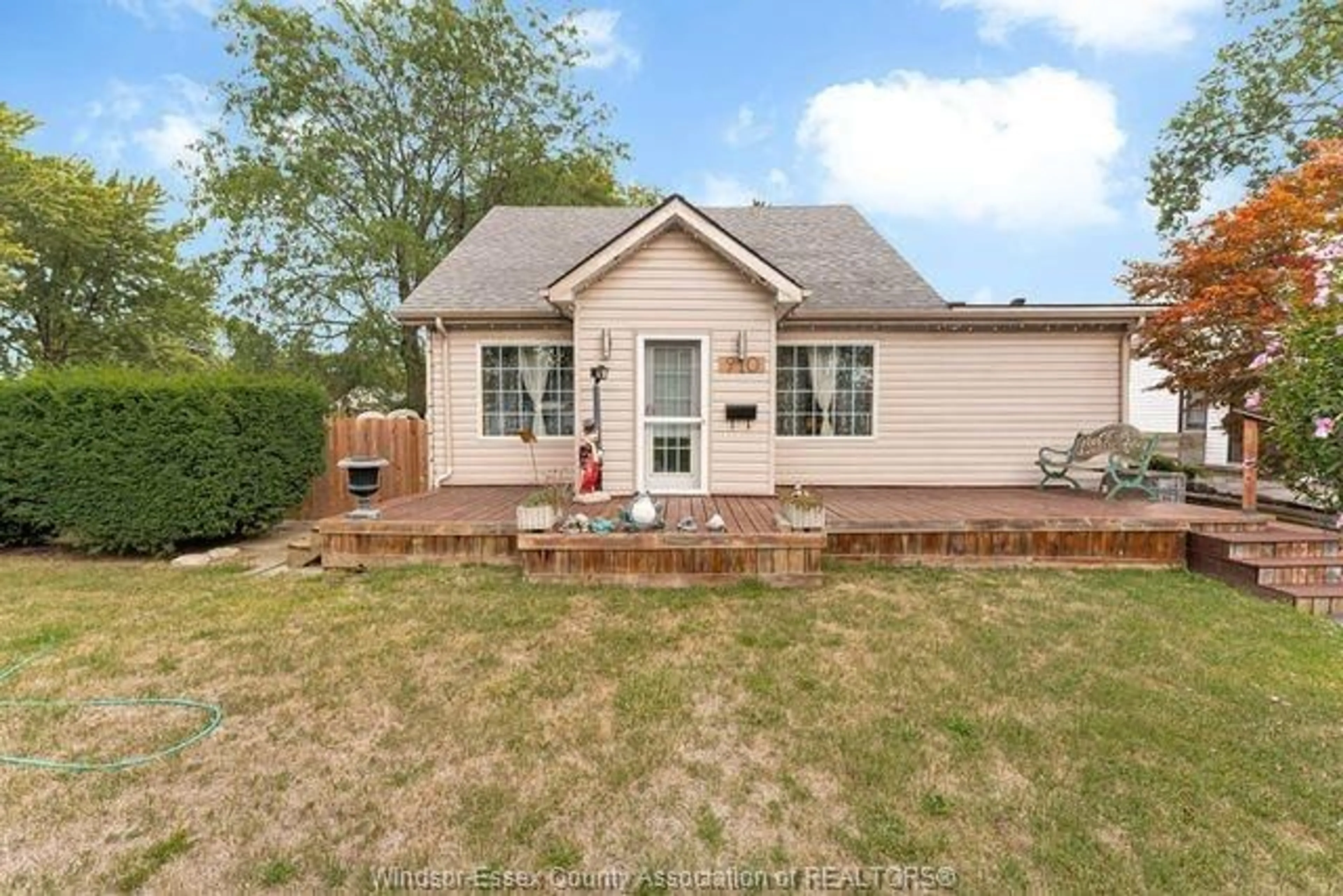 Home with brick exterior material, street for 910 JEFFERSON Blvd, Windsor Ontario N8S 2R1