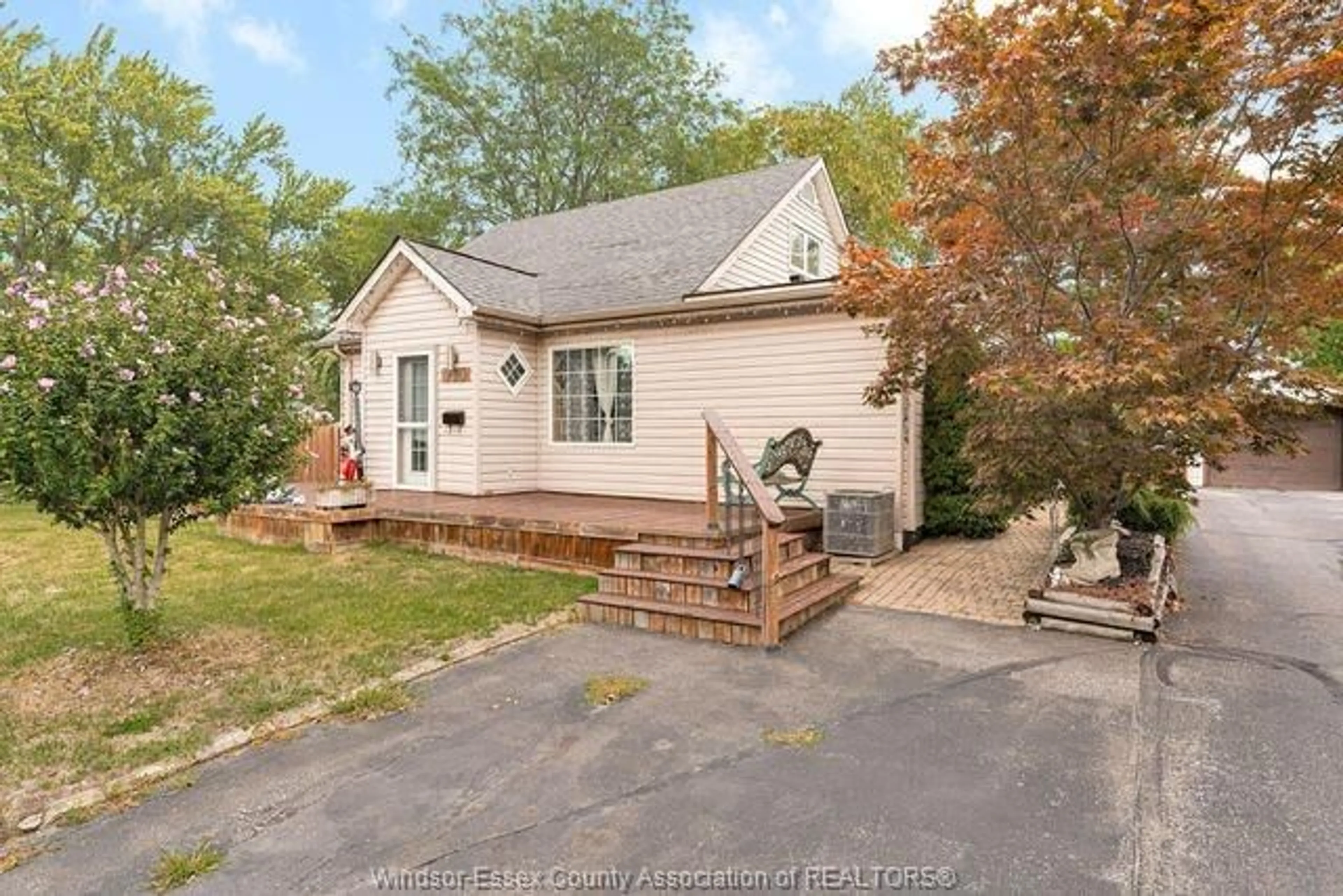 Unknown for 910 JEFFERSON Blvd, Windsor Ontario N8S 2R1