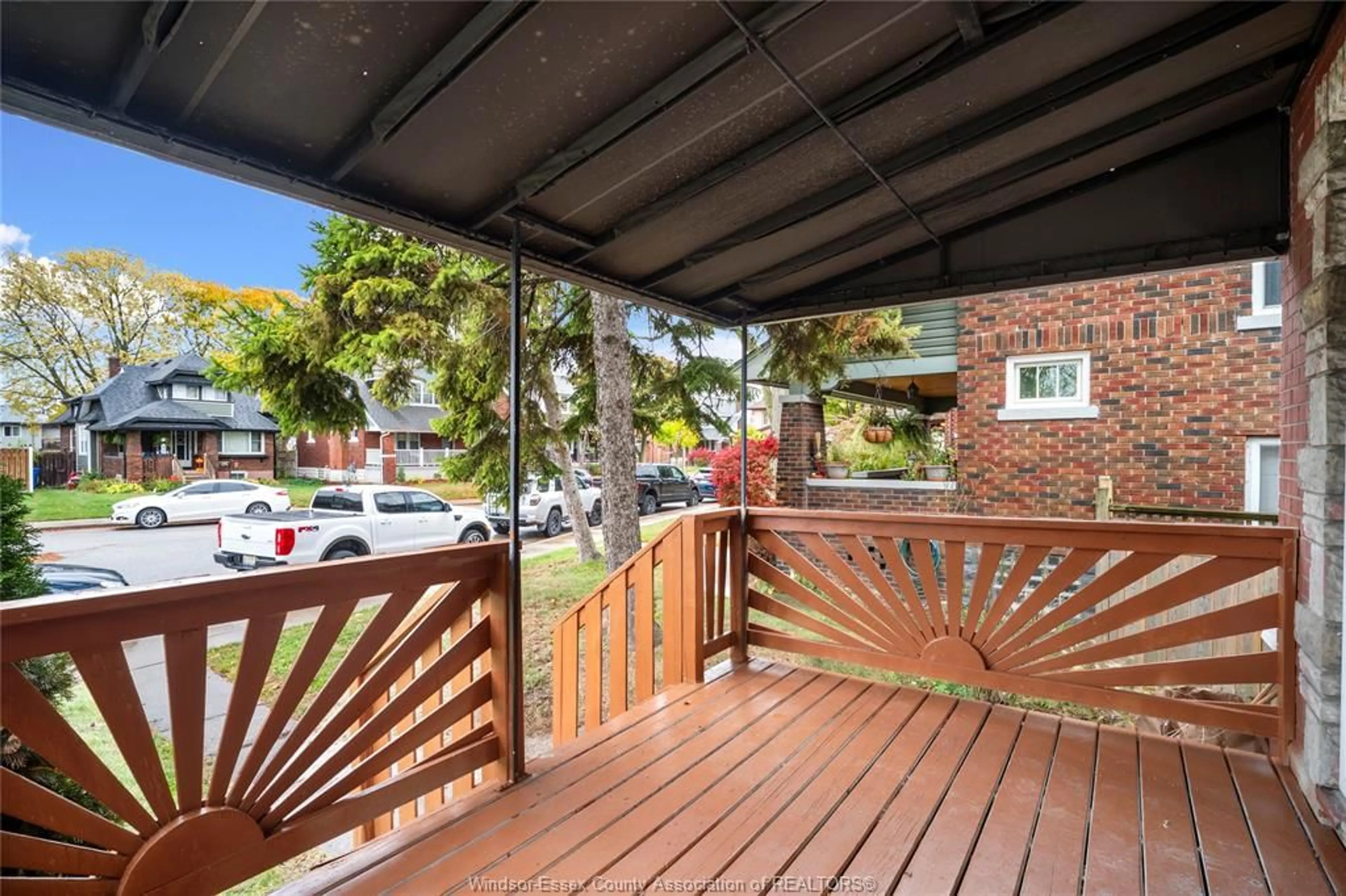 Patio, street for 1752 Oneida Court, Windsor Ontario N8Y 1S8