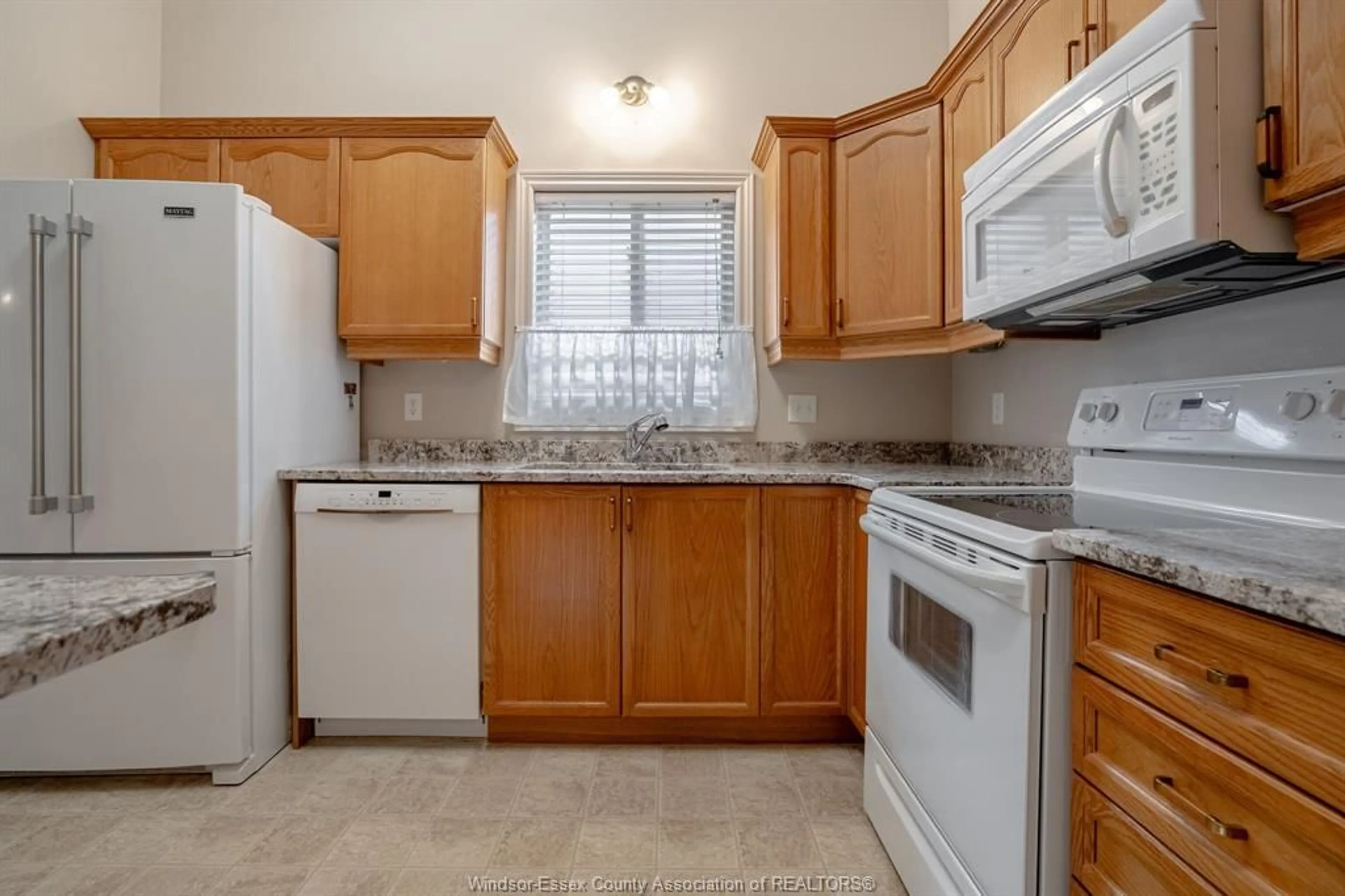 Standard kitchen, unknown for 125 Woodycrest Ave, Kingsville Ontario N9Y 4G3