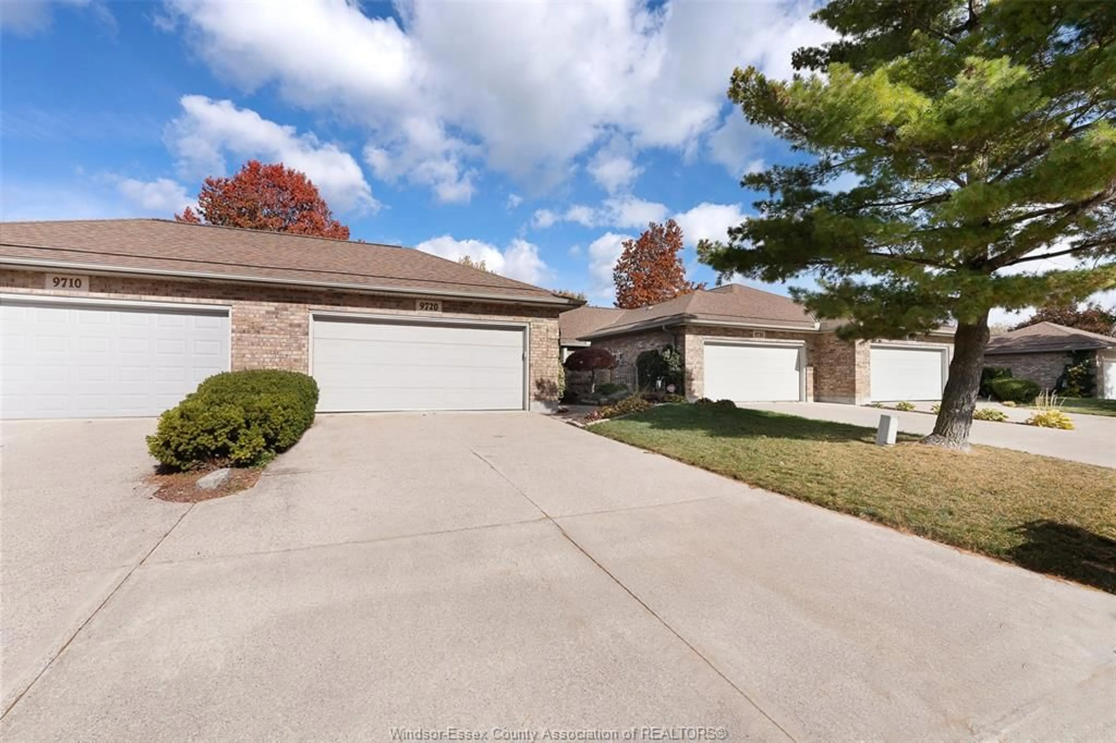 Unknown for 9720 MENARD, Windsor Ontario N8P 1G6