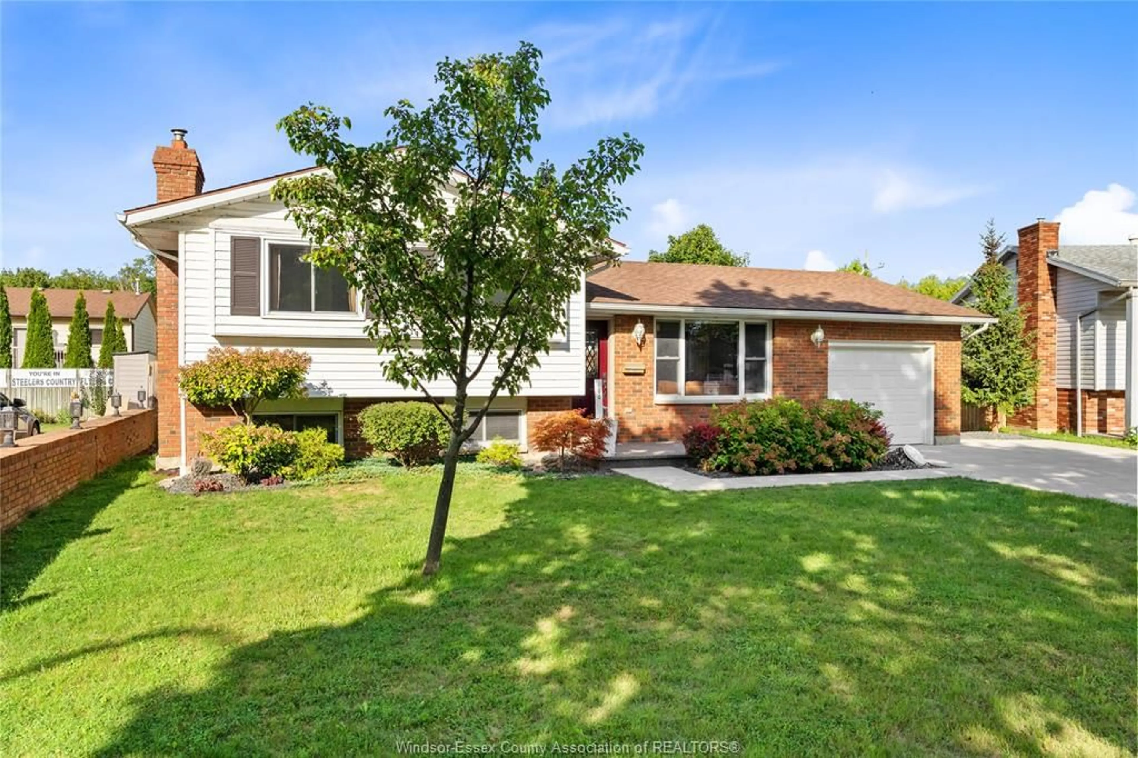 Home with brick exterior material, street for 100 ARGYLE Cres, Chatham Ontario N7L 4T8