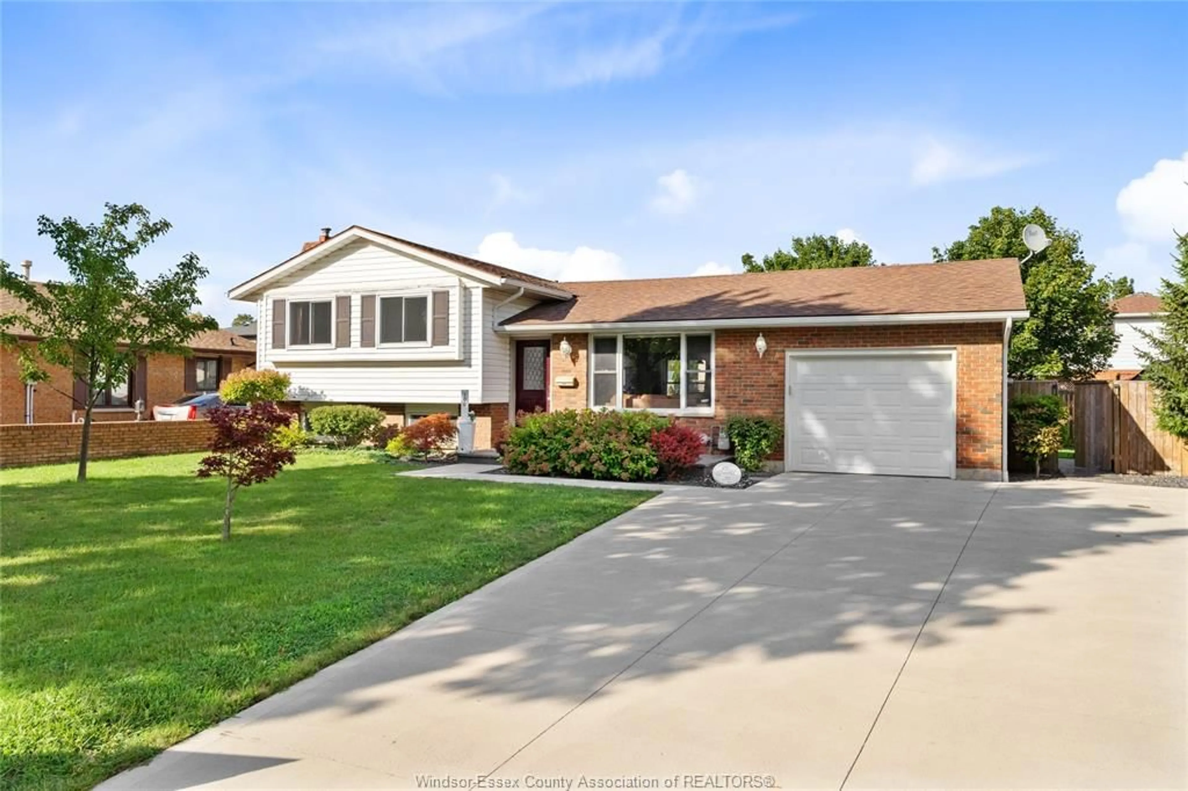 Home with brick exterior material, street for 100 ARGYLE Cres, Chatham Ontario N7L 4T8