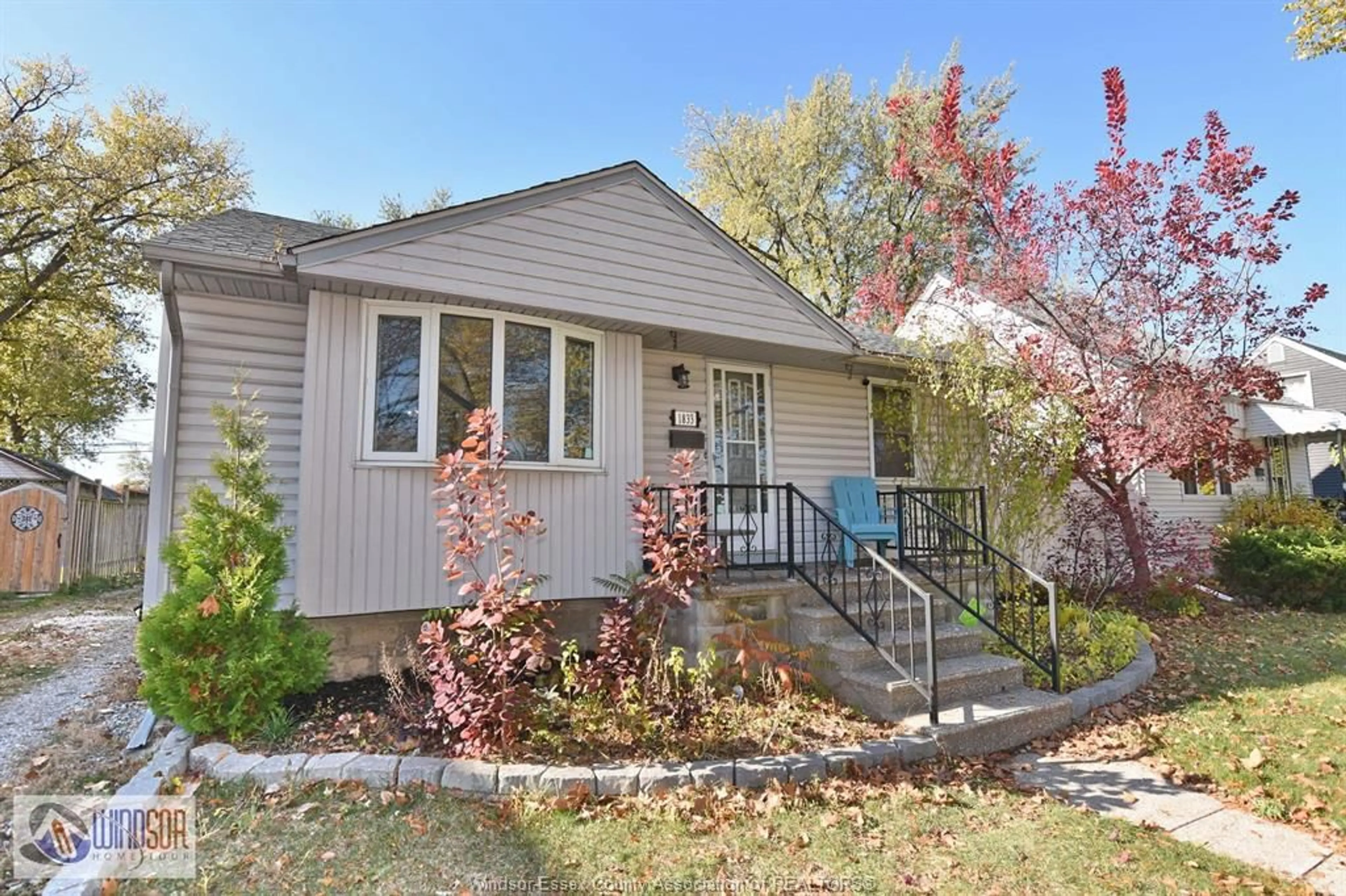 Home with vinyl exterior material, street for 1833 GEORGE Ave, Windsor Ontario N8W 4L9