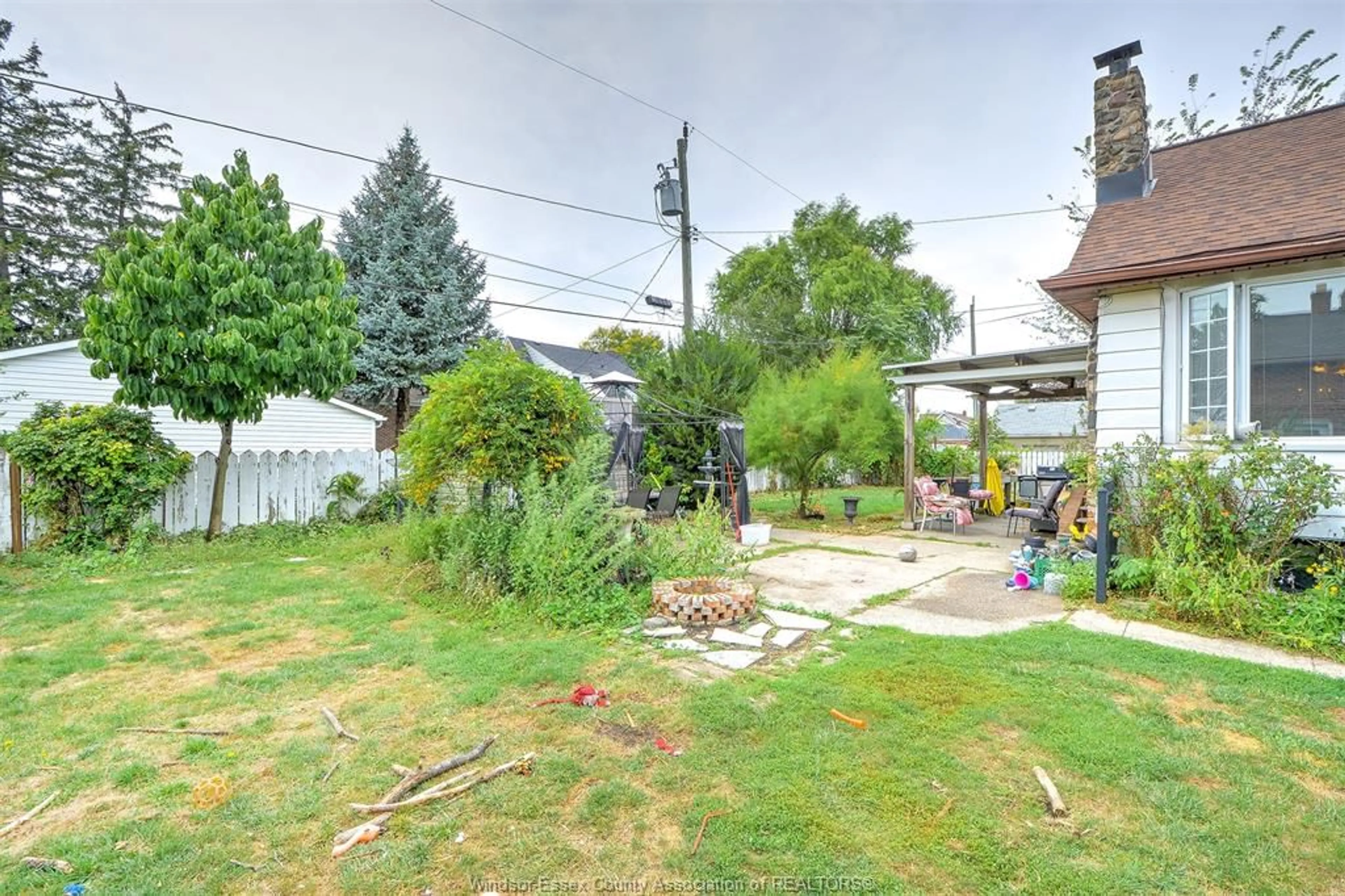 Patio, street for 2267 Louis Ave, Windsor Ontario N8X 4C2