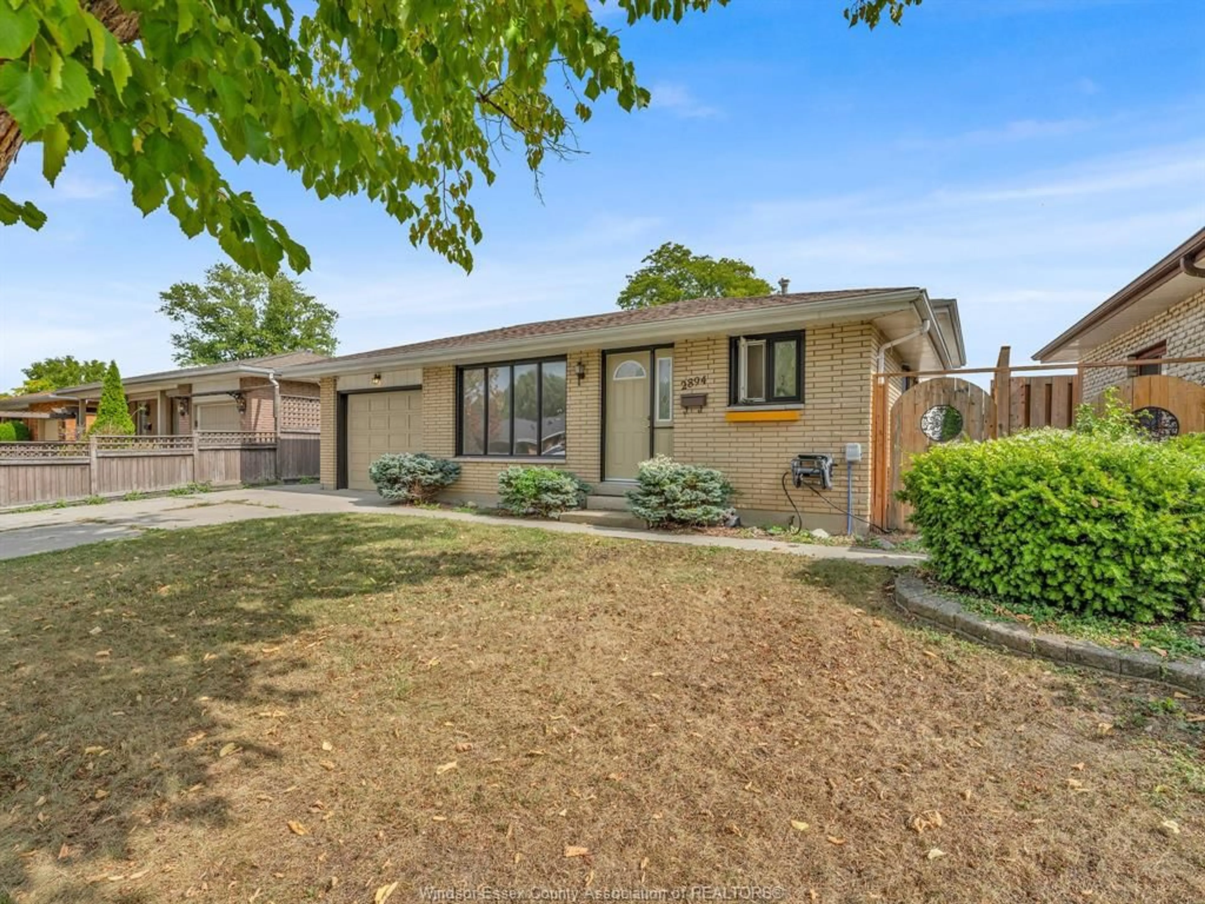 A pic from outside/outdoor area/front of a property/back of a property/a pic from drone, street for 2894 SHERWAY Dr, Windsor Ontario N8R 1K5