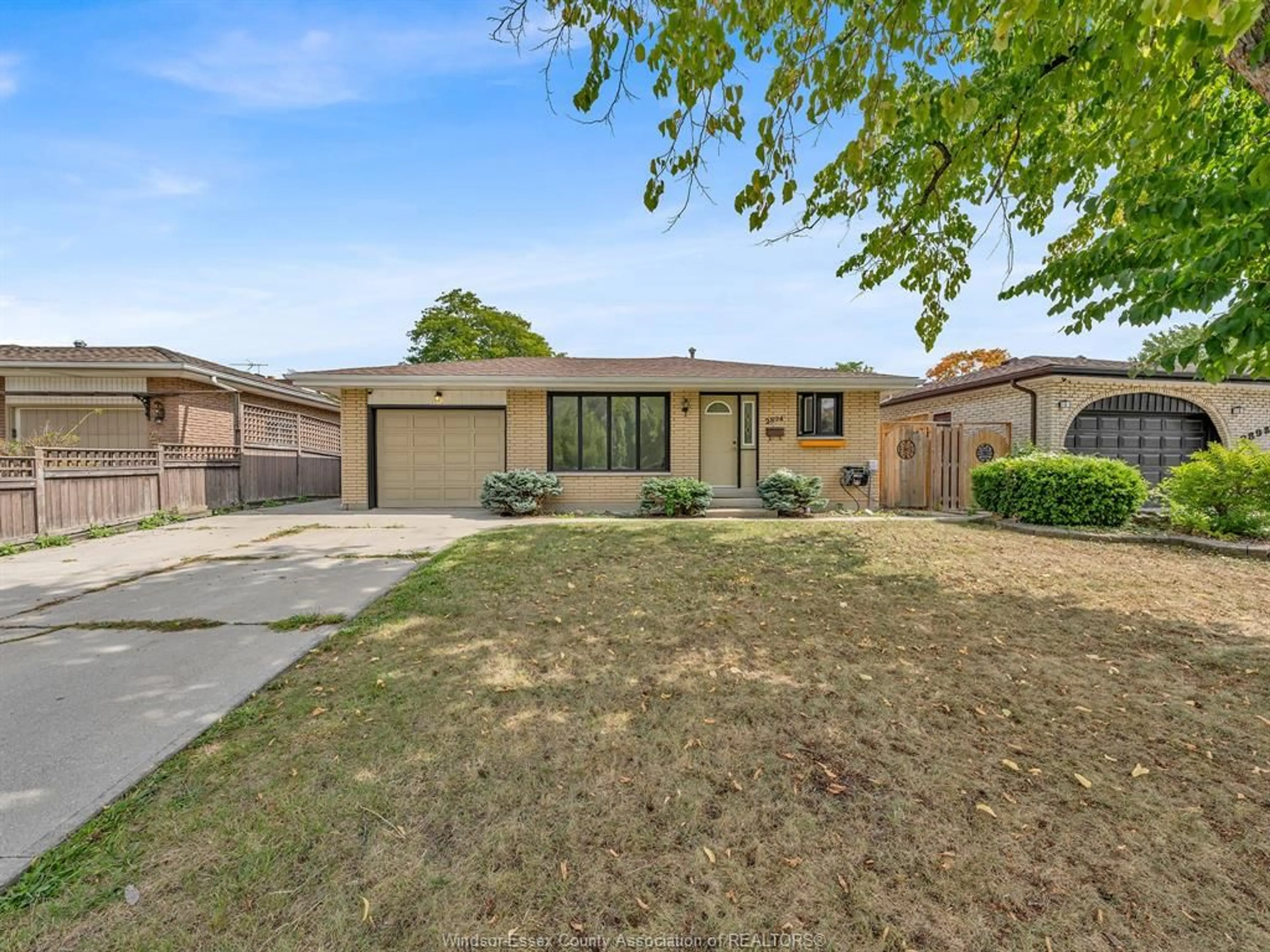 Unknown for 2894 SHERWAY Dr, Windsor Ontario N8R 1K5