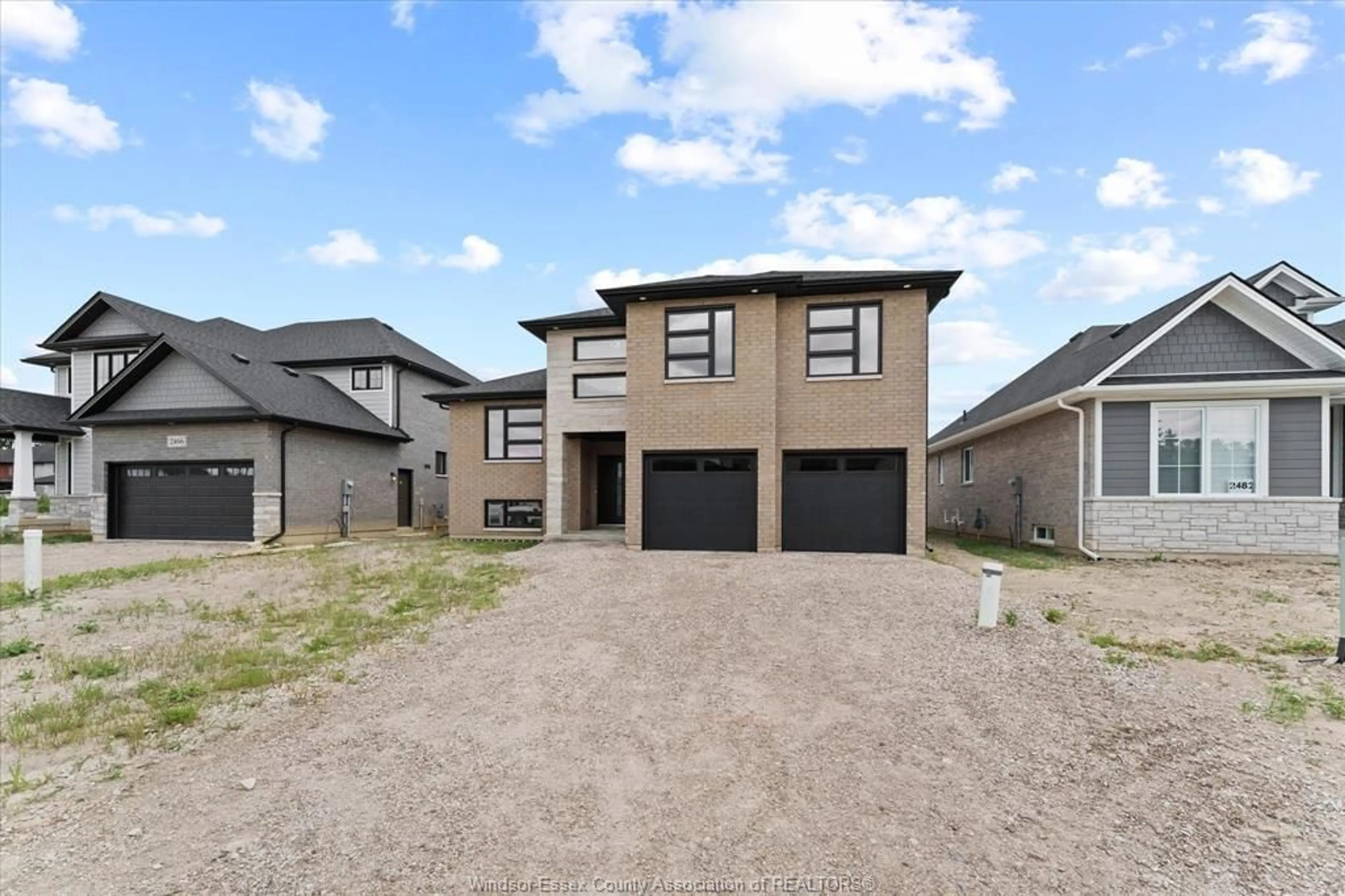 A pic from outside/outdoor area/front of a property/back of a property/a pic from drone, street for 2474 PARTINGTON Ave, Windsor Ontario N9E 0B4