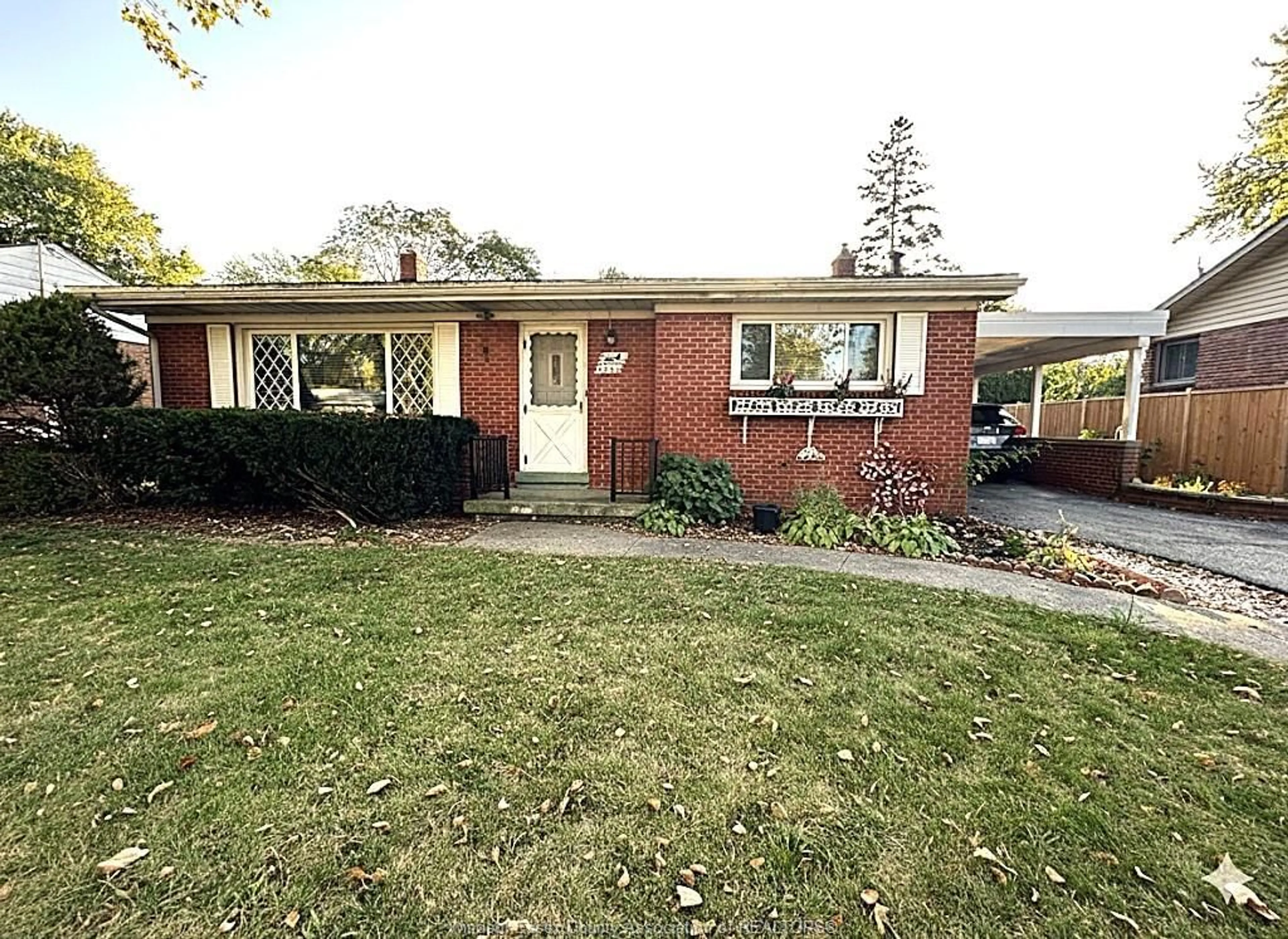 Home with brick exterior material, street for 3551 WOODLAND, Windsor Ontario N9E 1Z9
