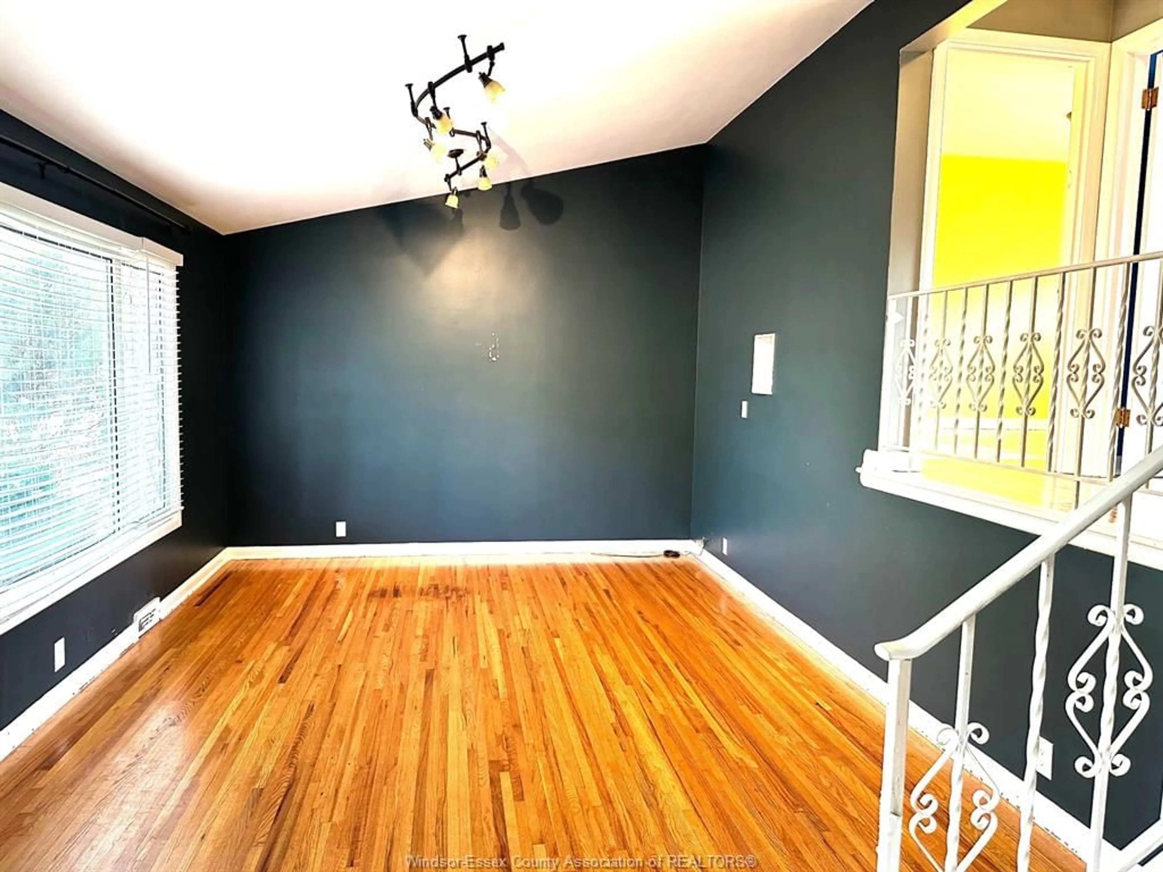 A pic of a room for 3551 WOODLAND, Windsor Ontario N9E 1Z9