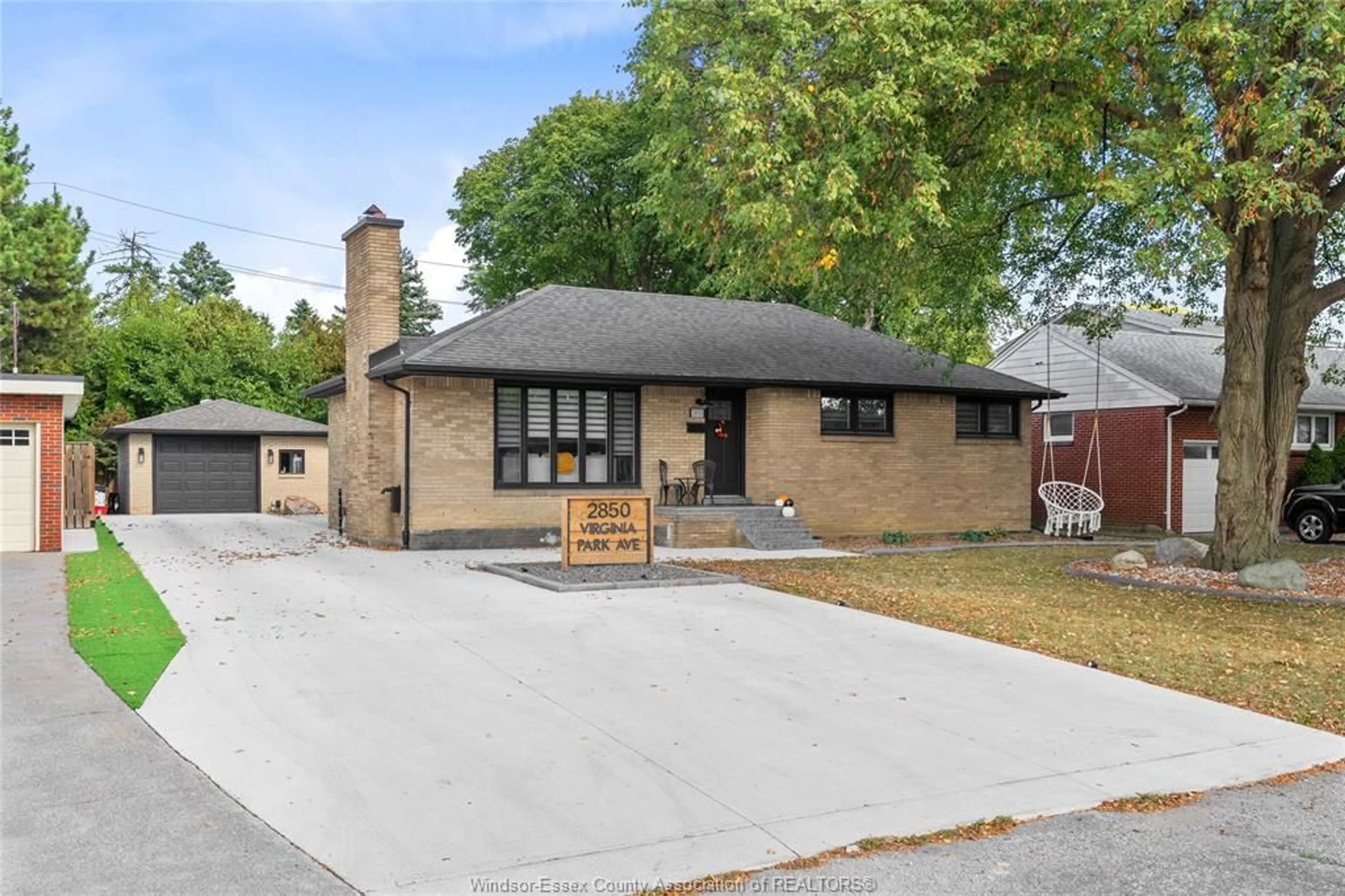 Home with brick exterior material, street for 2850 VIRGINIA PARK Ave, Windsor Ontario N9E 2B9