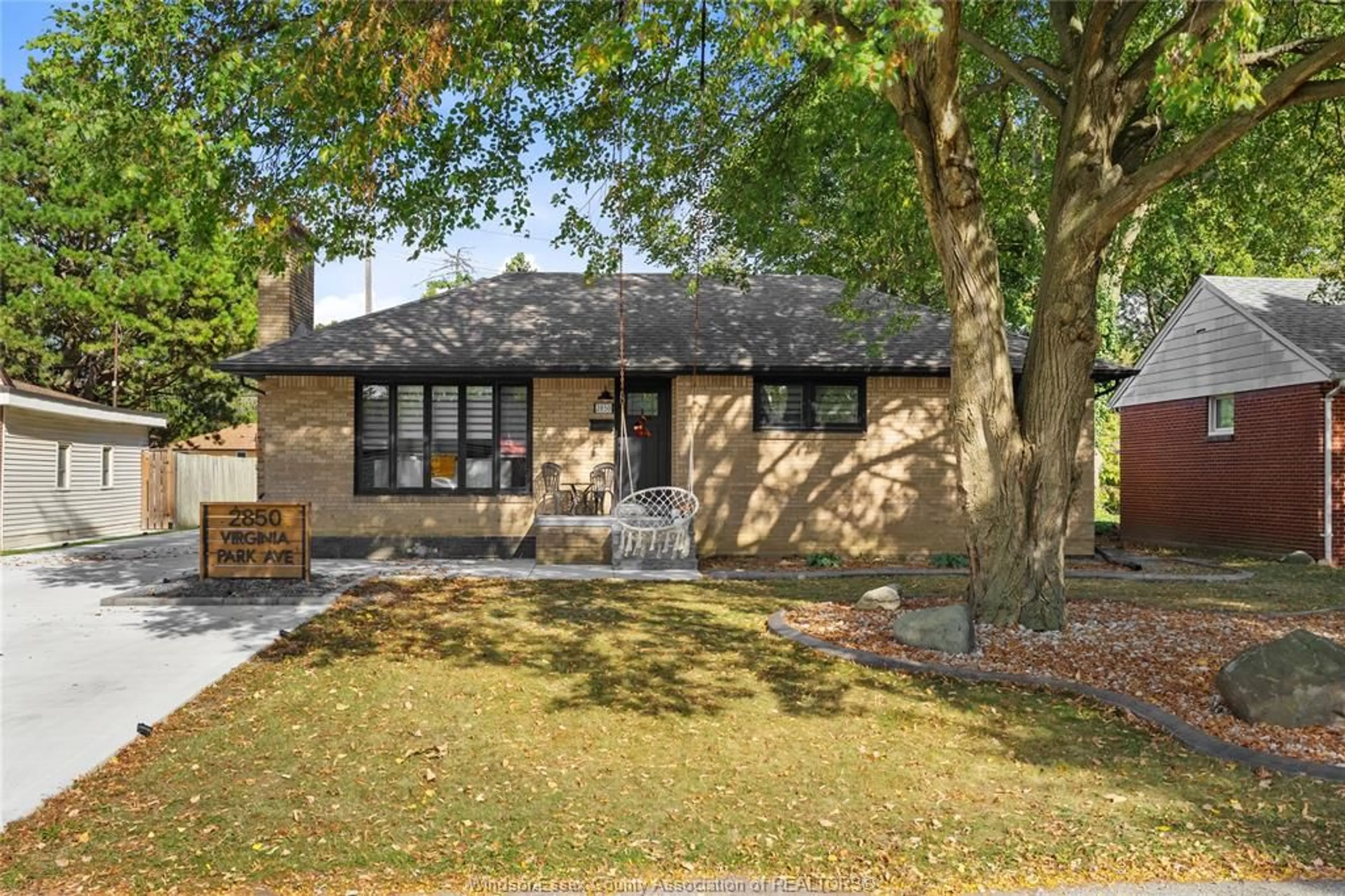 Home with brick exterior material, street for 2850 VIRGINIA PARK Ave, Windsor Ontario N9E 2B9