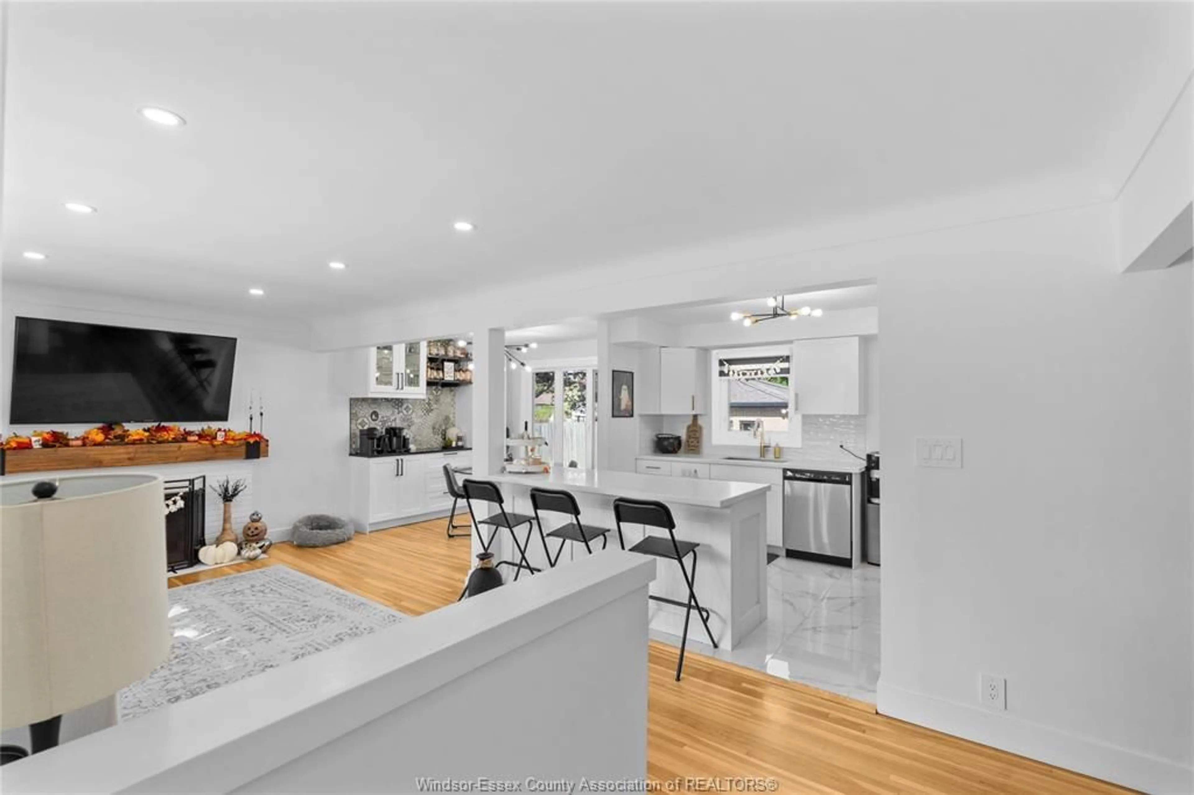 Open concept kitchen, ceramic/tile floor for 2850 VIRGINIA PARK Ave, Windsor Ontario N9E 2B9