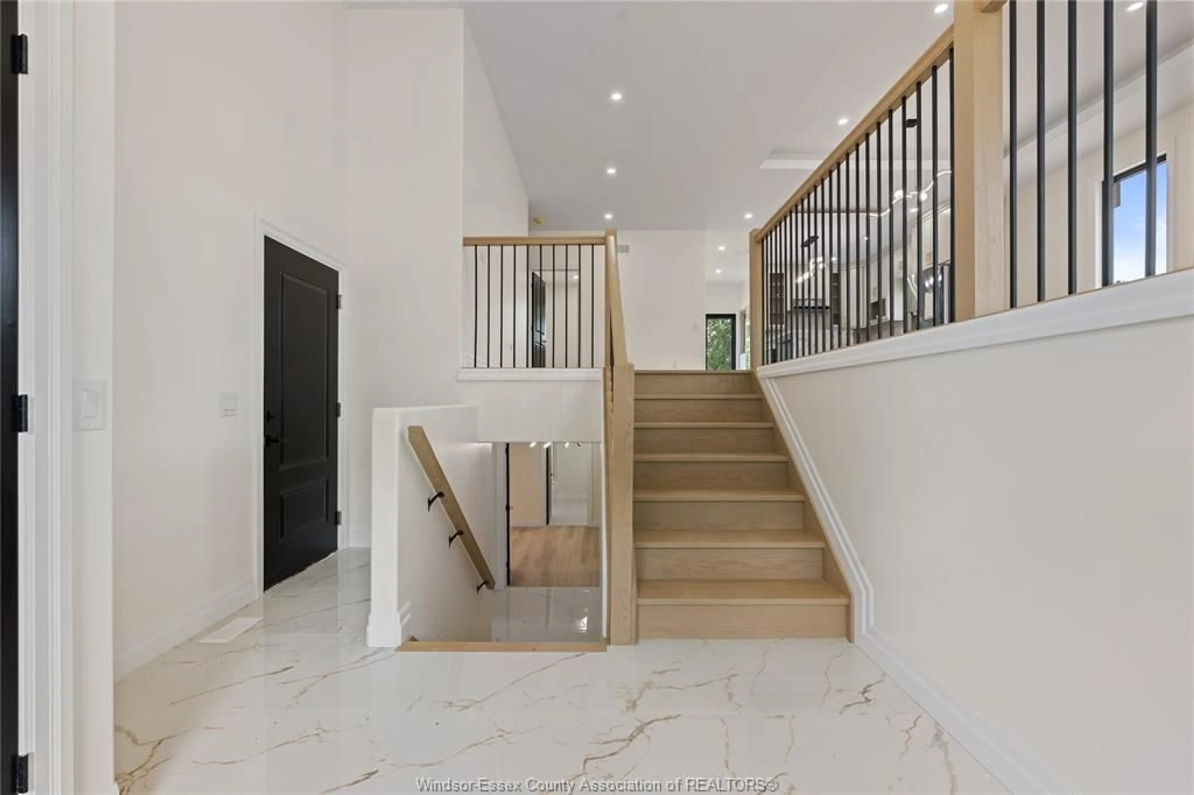 Unknown for 2596 MAYFAIR Ave, LaSalle Ontario N9J 0E5