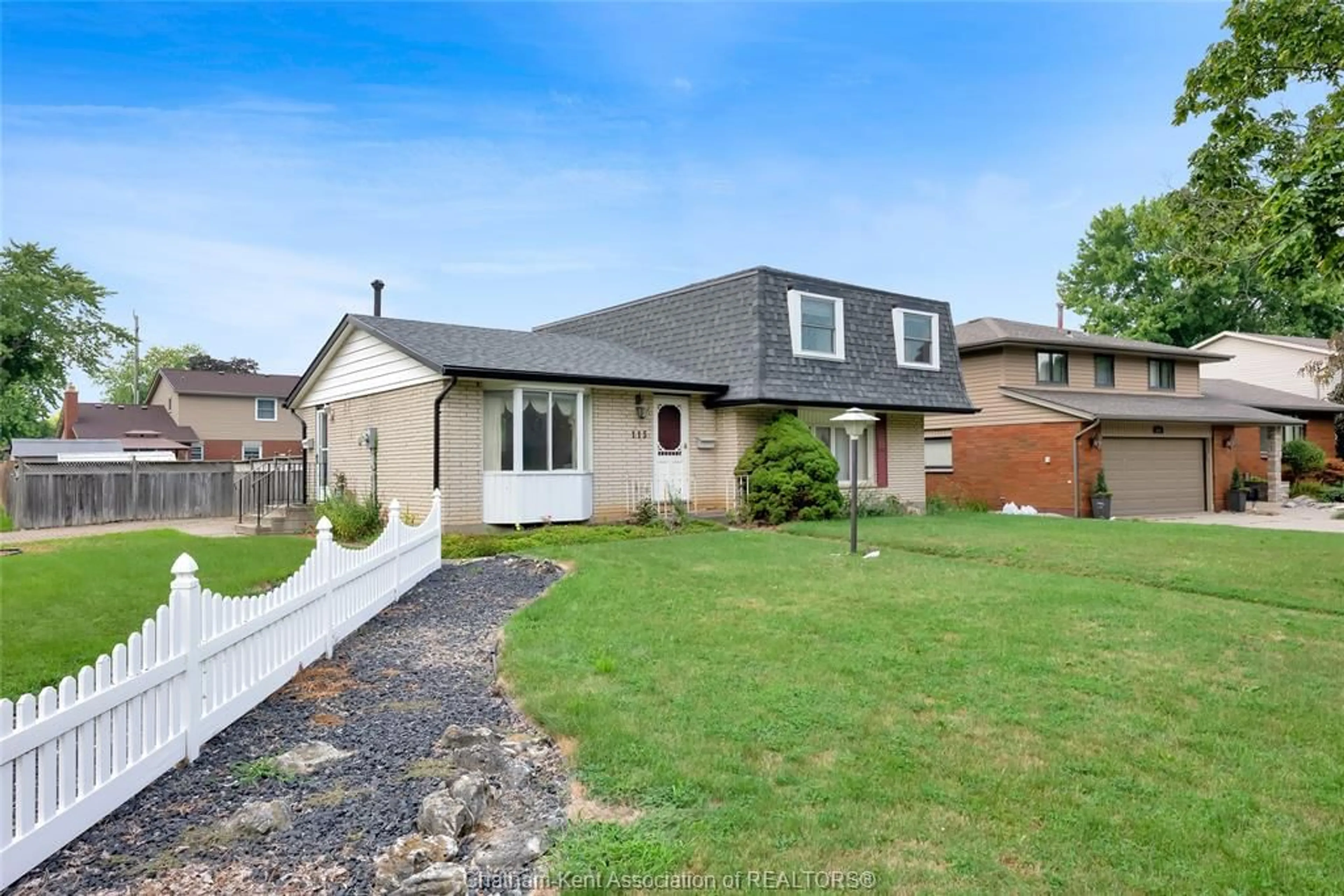 A pic from outside/outdoor area/front of a property/back of a property/a pic from drone, street for 115 Parkwood Dr, Chatham Ontario N7M 2B1