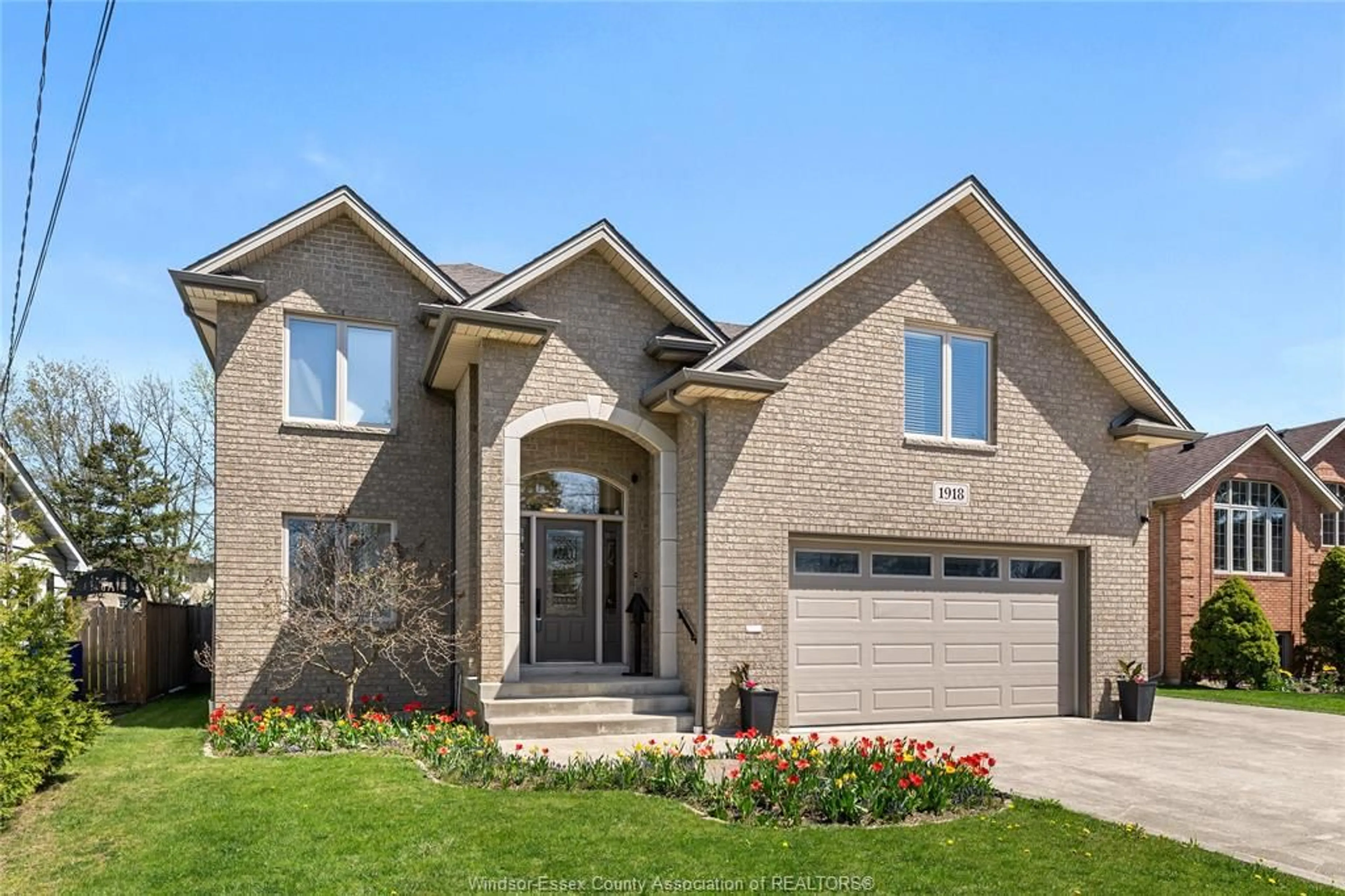 Home with brick exterior material, street for 1918 SHAWNEE, Tecumseh Ontario N8N 1S8