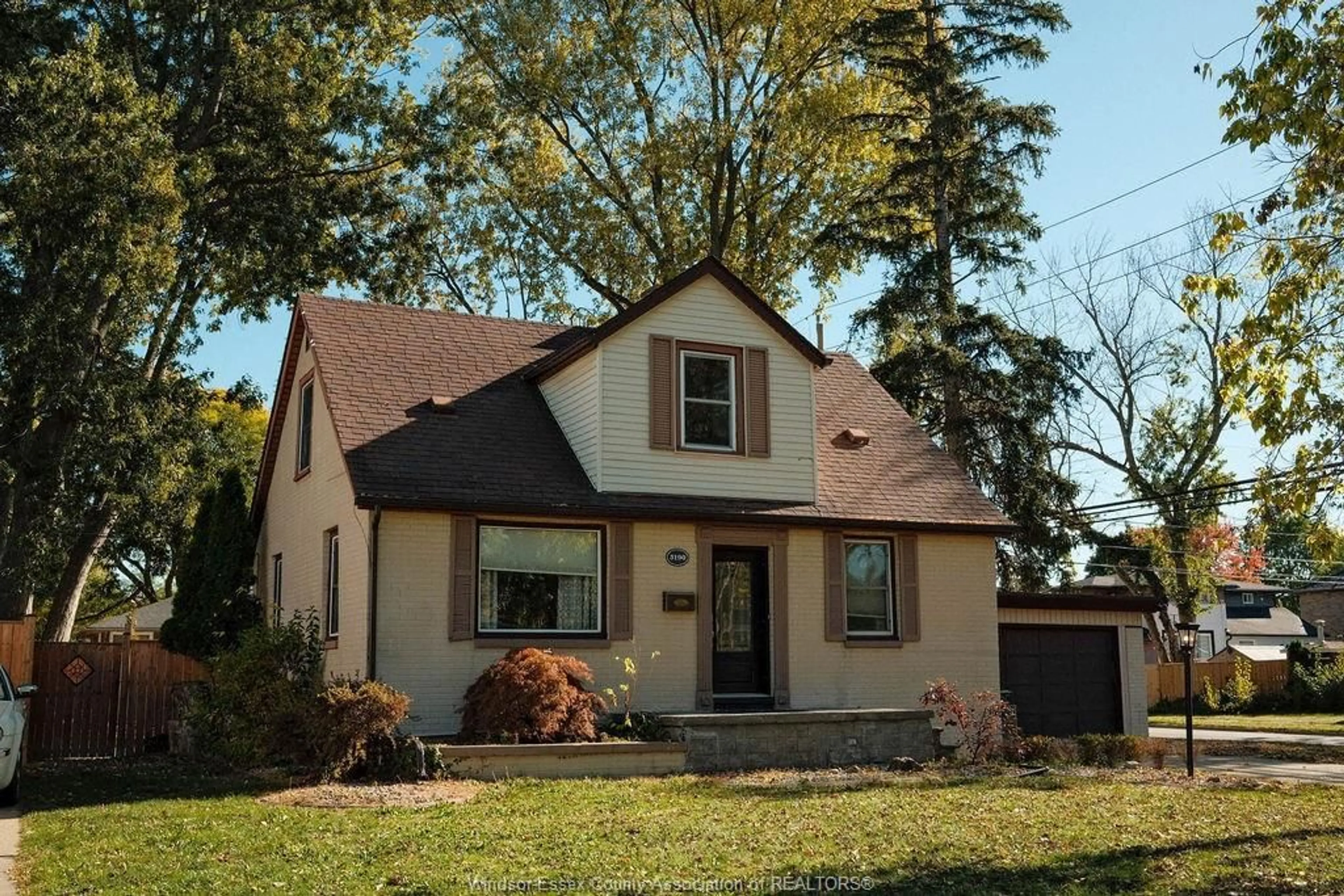 Home with vinyl exterior material, street for 3190 RANDOLPH Ave, Windsor Ontario N93 3E6