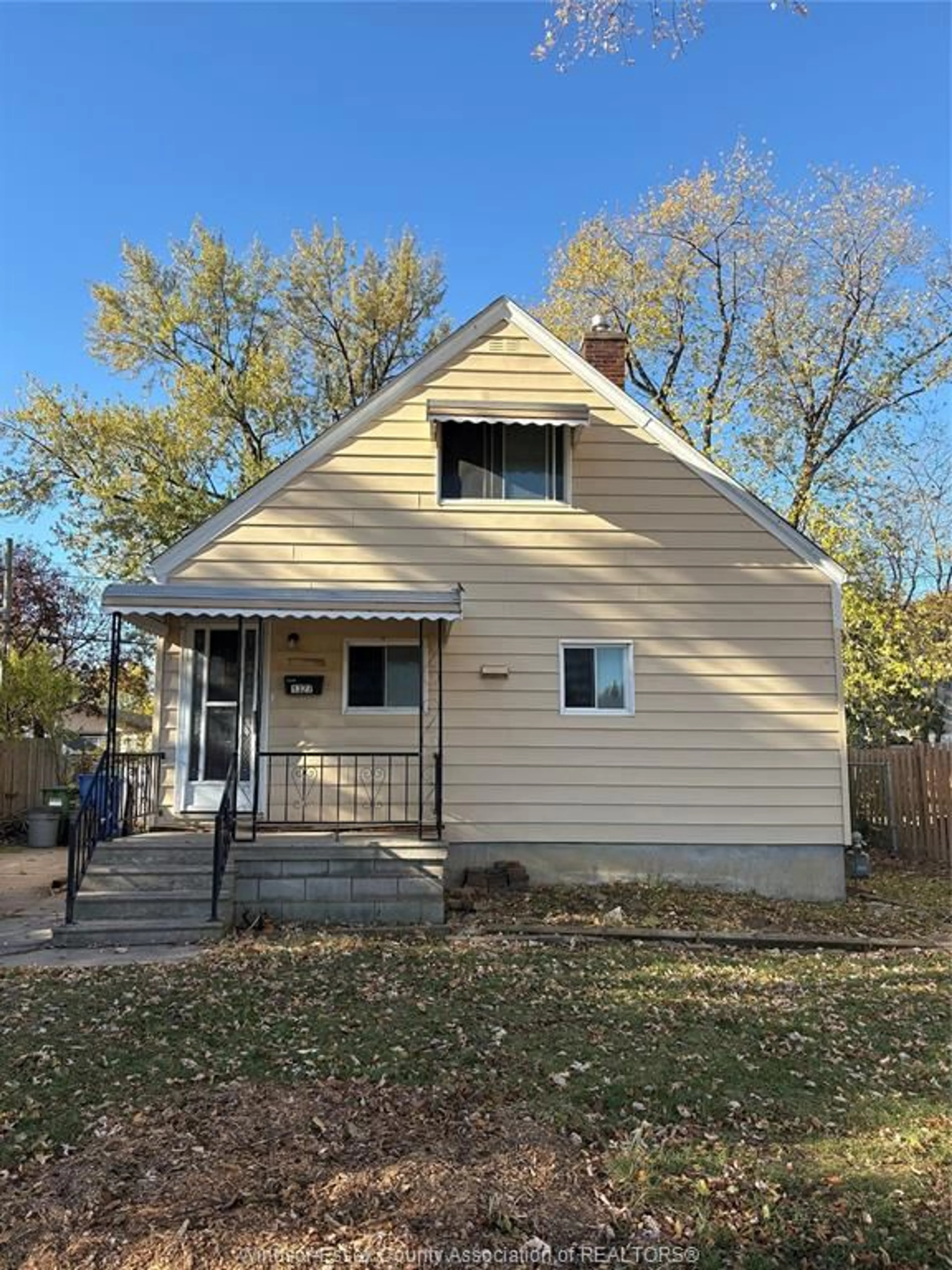 Home with vinyl exterior material, street for 1327 Tourangeau, Windsor Ontario N8Y 4J1