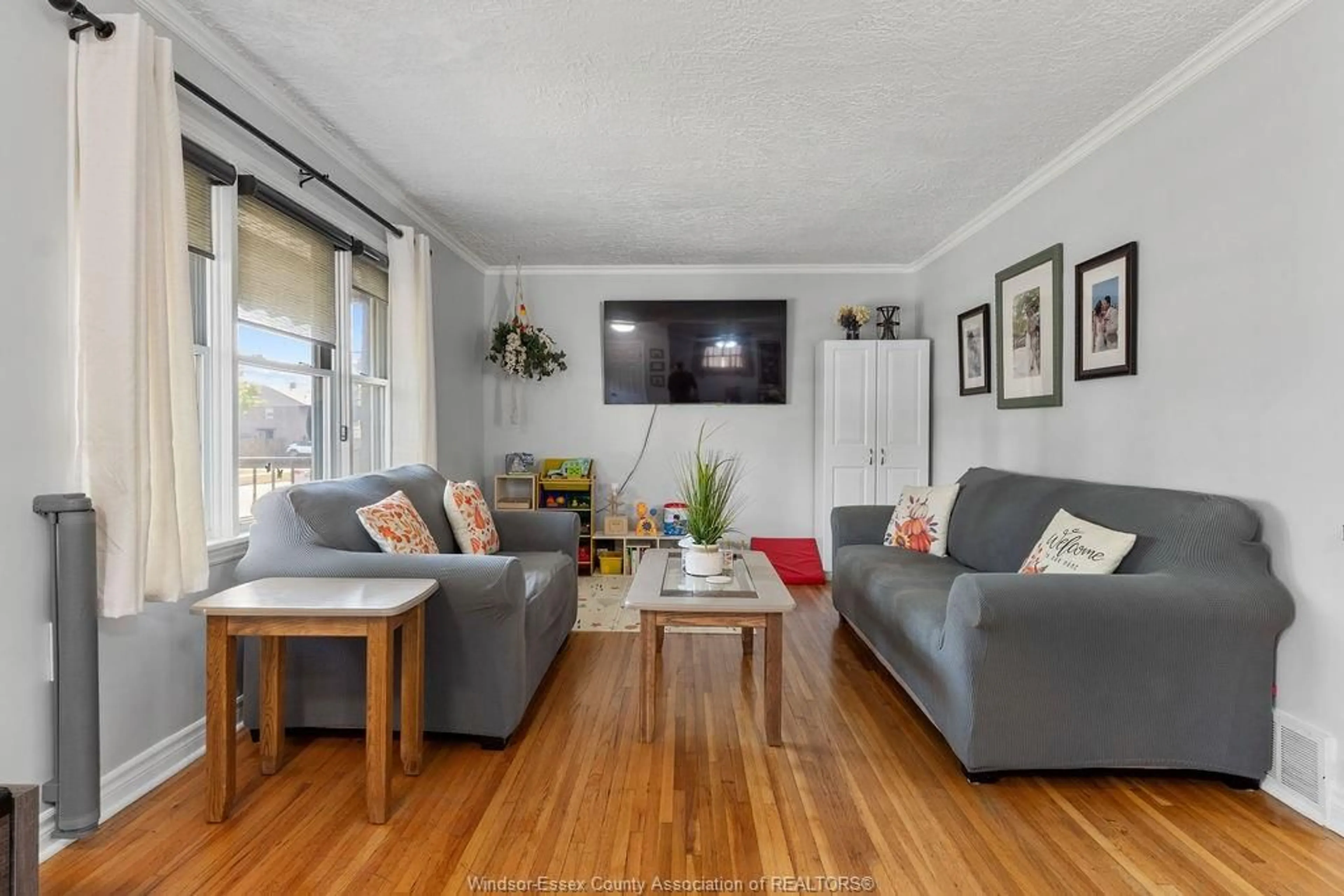 Living room with furniture, wood/laminate floor for 2136 Secord Ave, Windsor Ontario N9B 1T1